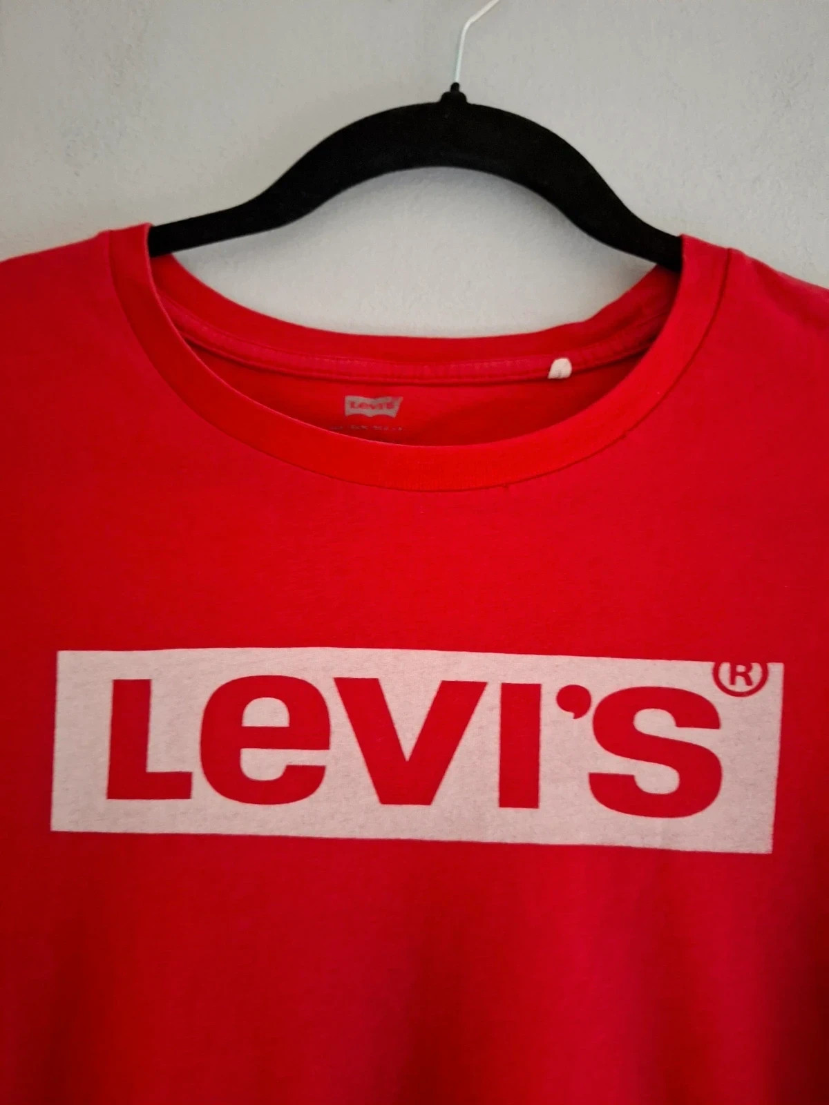 Camiseta Levi's Roja con Logo Box – Talla XS – Levi's – taille XS / 34 / 6 2
