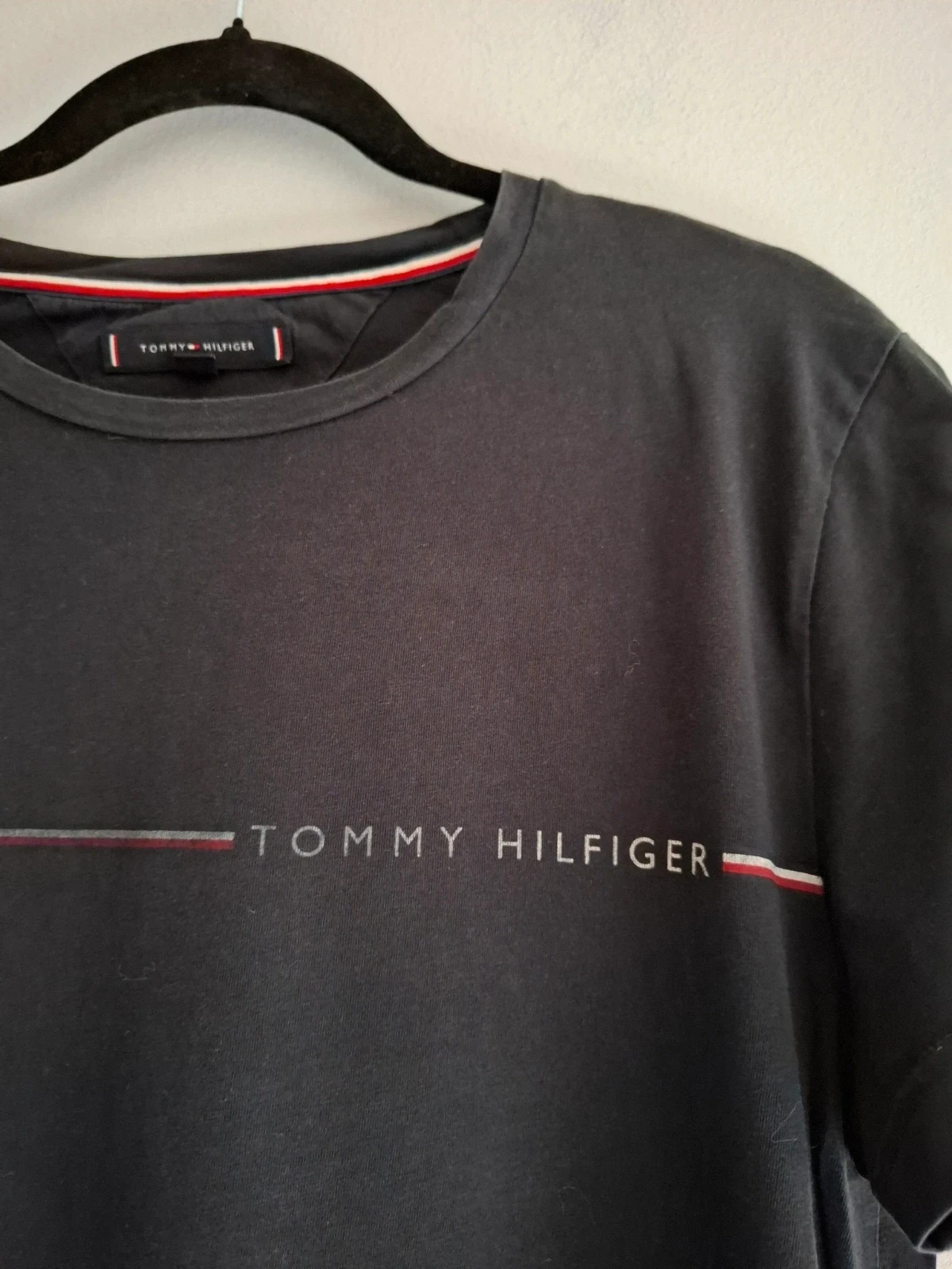 Camiseta Tommy Hilfiger Negra - Talla M – Tommy Hilfiger – taille M 2