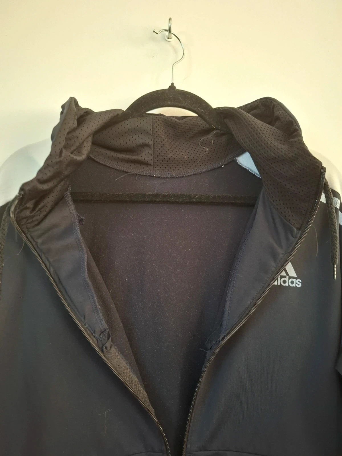 Chaqueta Deportiva Adidas Negra y Gris (M) – adidas – taille M 4