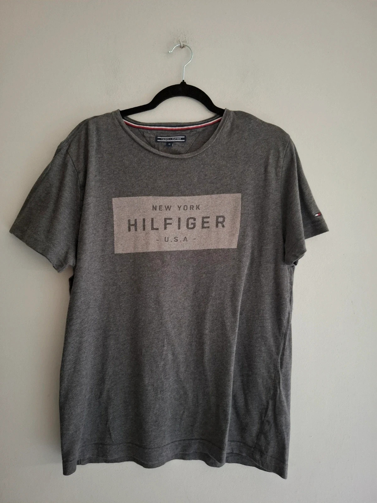 Camiseta Tommy Hilfiger Gris - Talla M (New York USA) – Tommy Hilfiger – taille M
