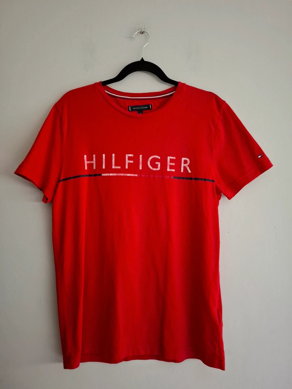 Camiseta Tommy Hilfiger Roja - Talla M – Tommy Hilfiger – taille M