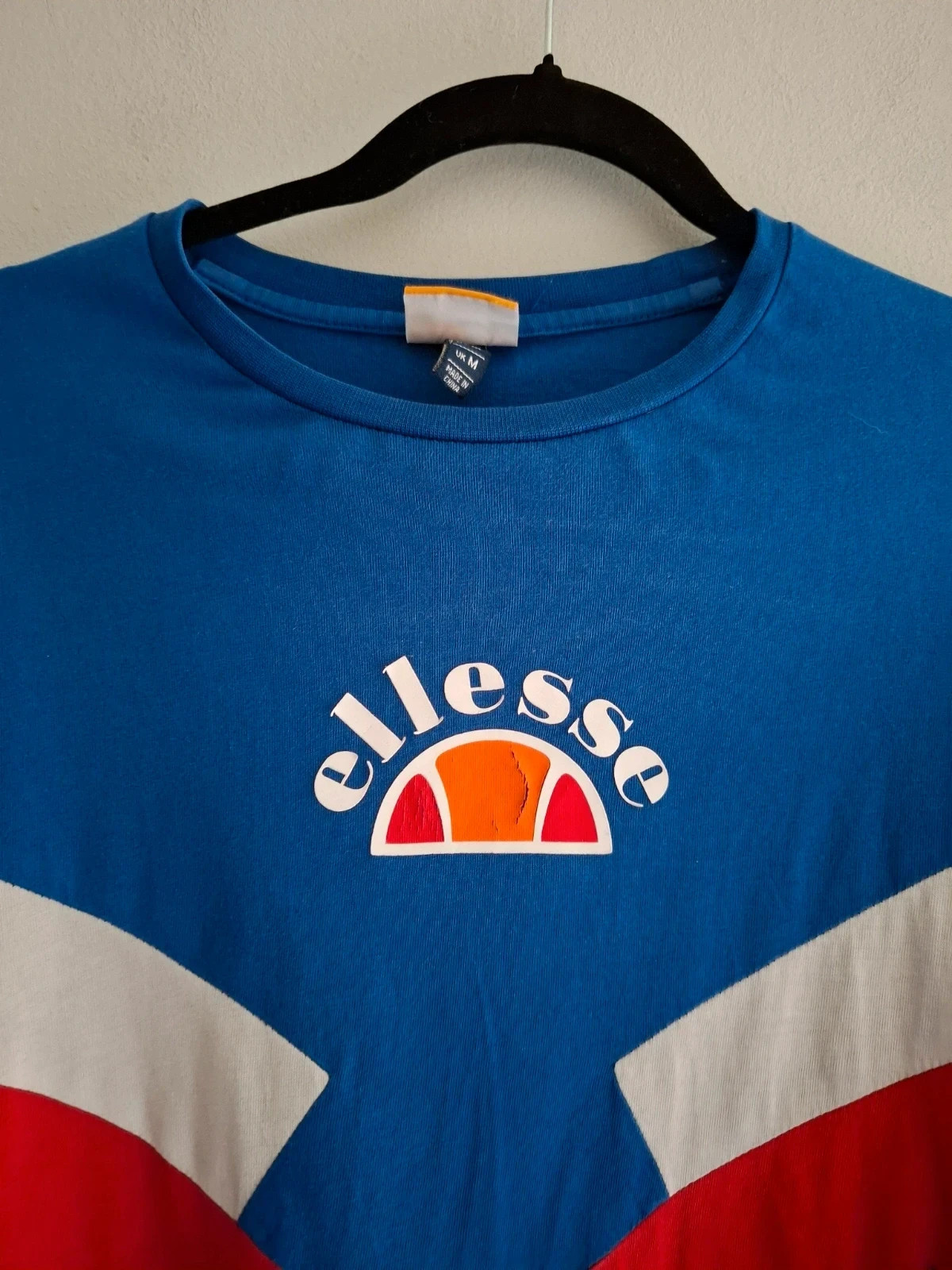 Camiseta Ellesse Azul, Blanca y Roja - Talla M - Diseño Geométrico – Ellesse – taille M 2