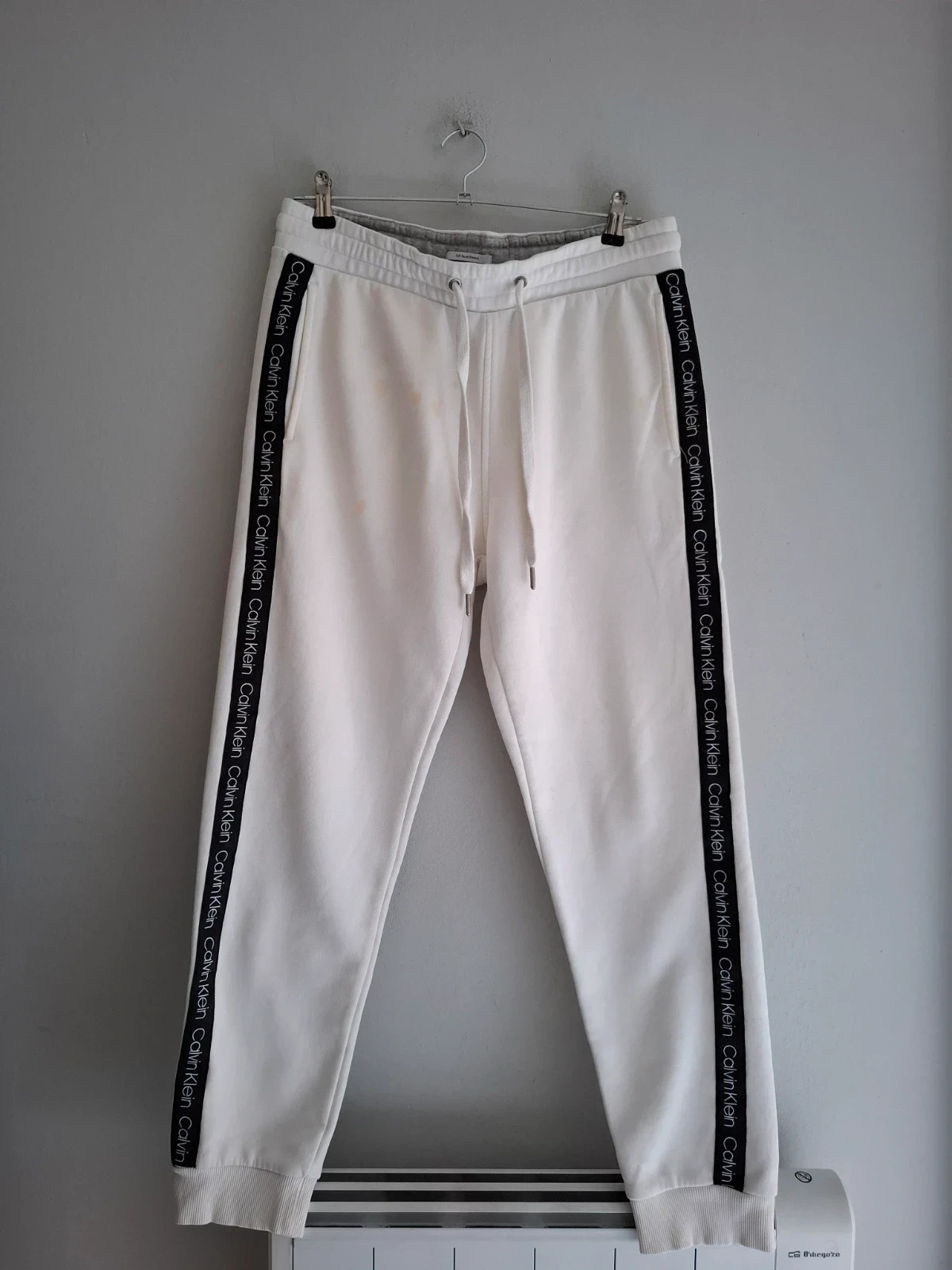 Chándal Calvin Klein Soft Touch Fleece Blanco – Talla M