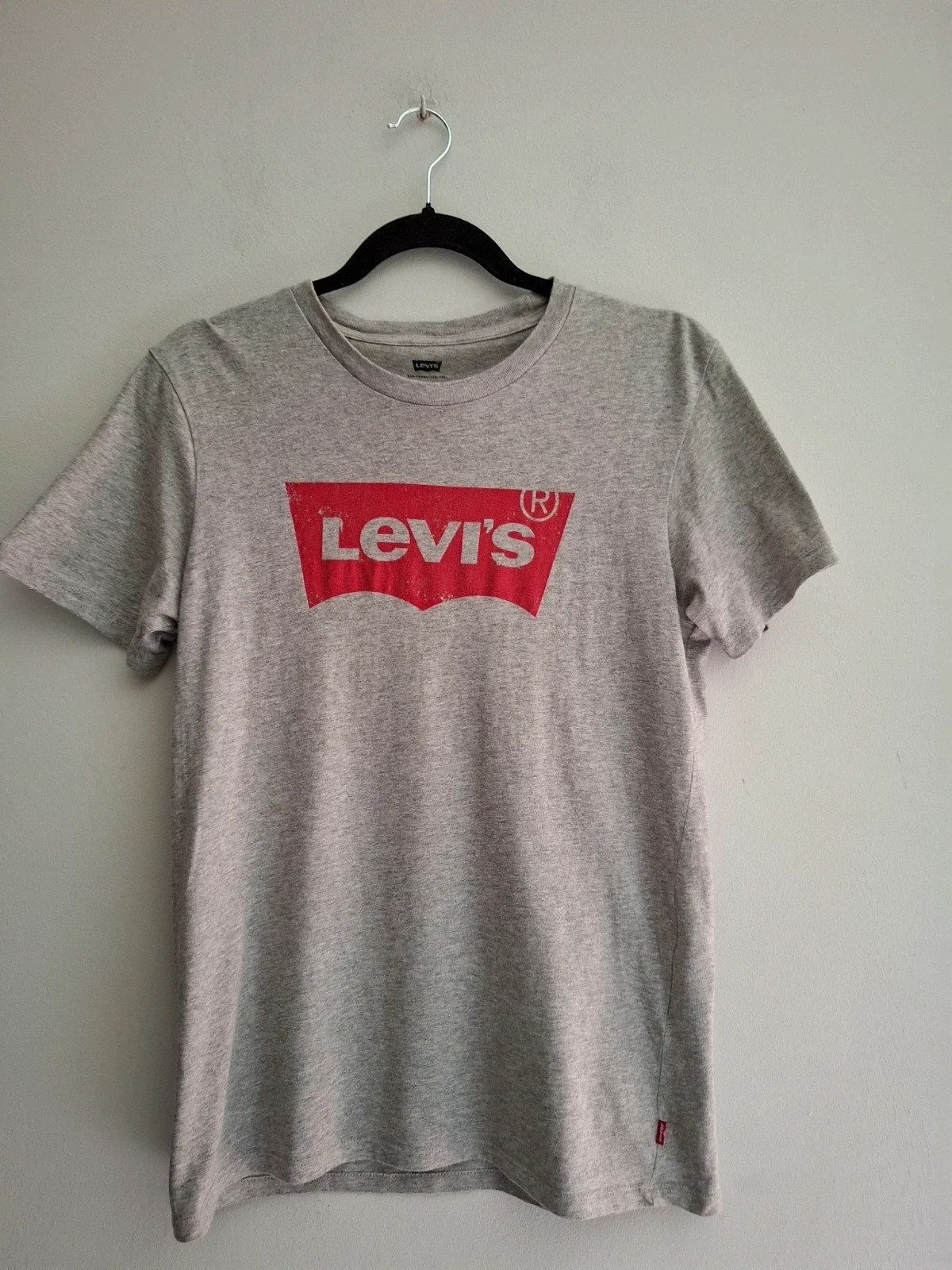 Camiseta Gris Levi's Logo Desgastado Talla S 🩶 – Levi's – taille S