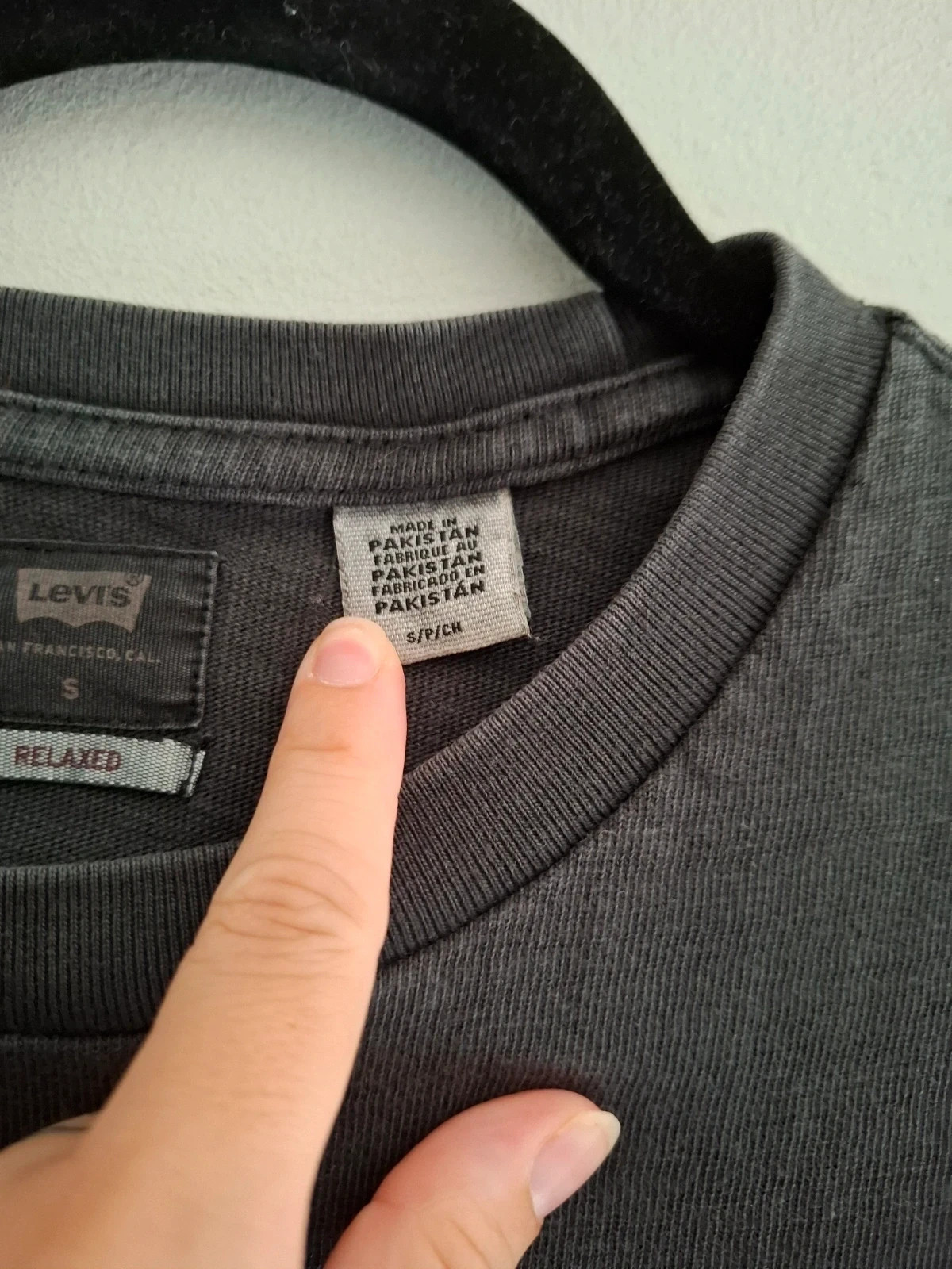 Camiseta Levi's Gris Antracita con Bolsillo - Talla S – Levi's – taille S 4