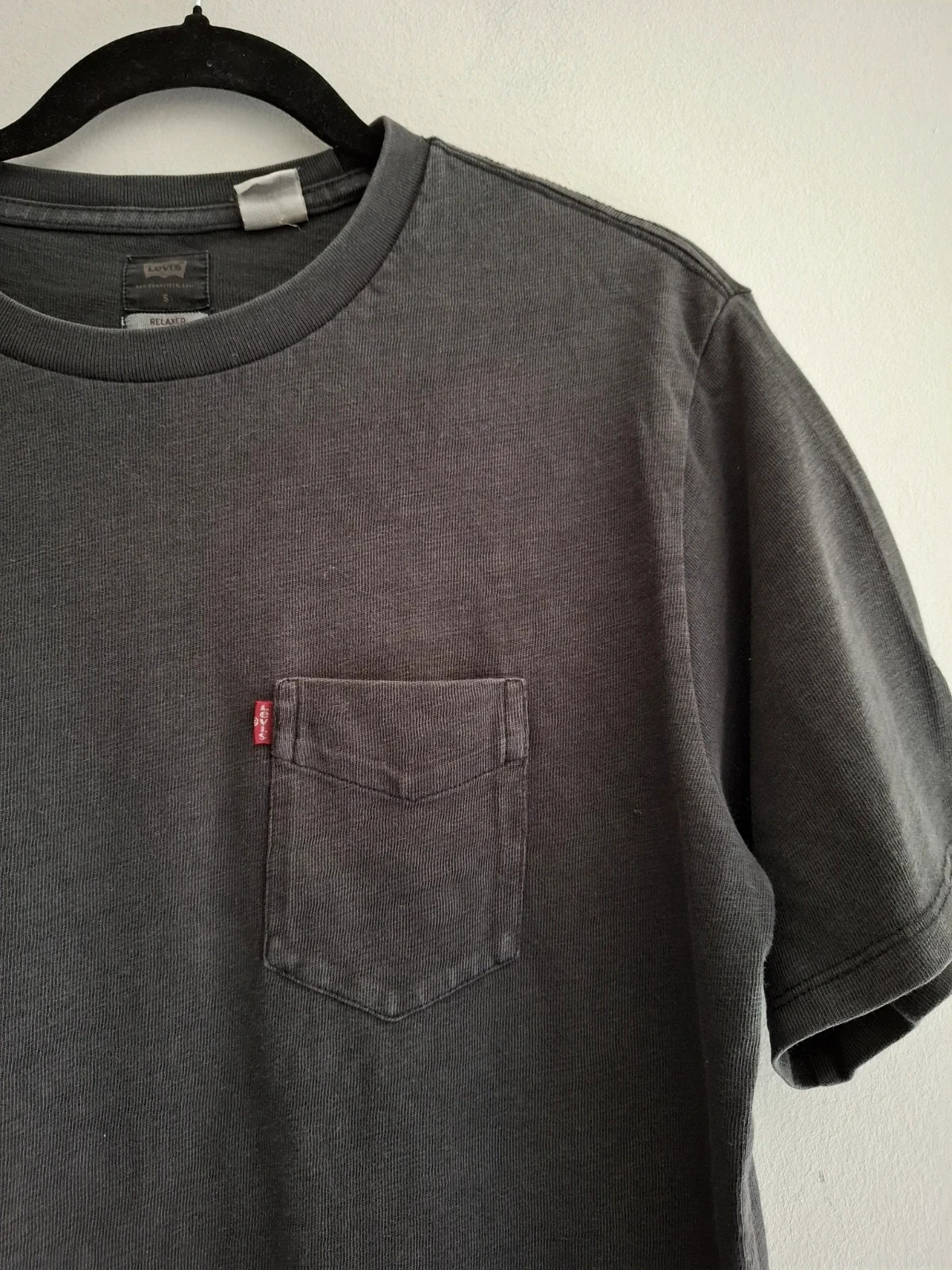 Camiseta Levi's Gris Antracita con Bolsillo - Talla S – Levi's – taille S 2