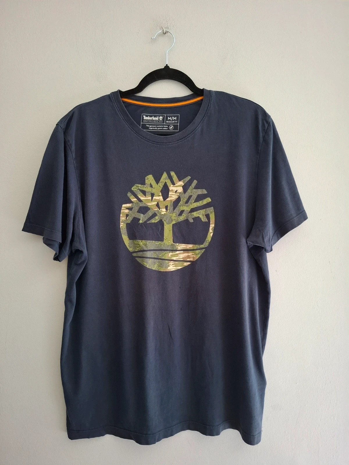 Camiseta Timberland Azul Marino con Logo Camuflaje - Talla M