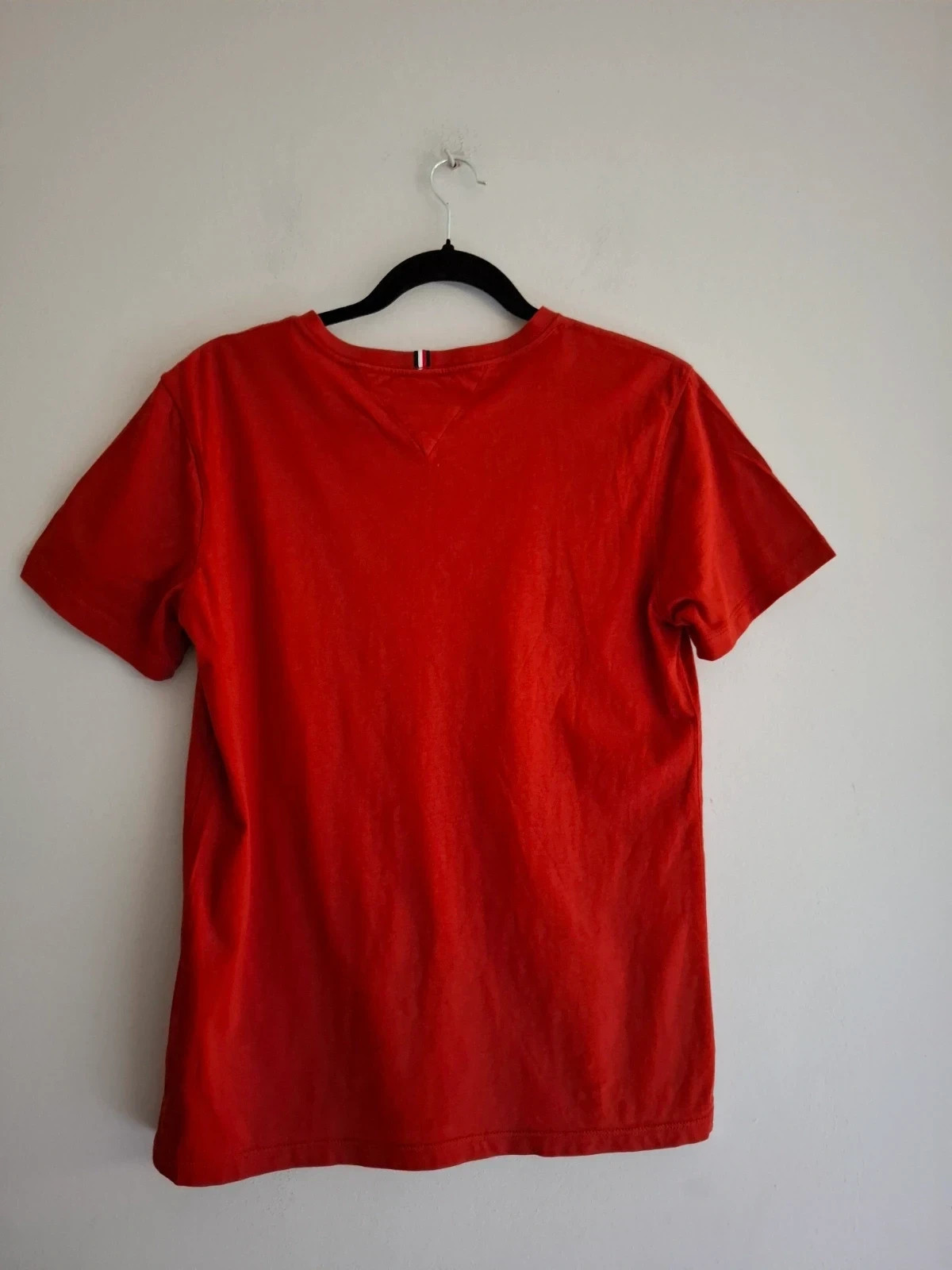 Camiseta Tommy Hilfiger Roja Básica Logo Bordado (Talla 176) – Tommy Hilfiger – taille 16 ans / 176 cm 4