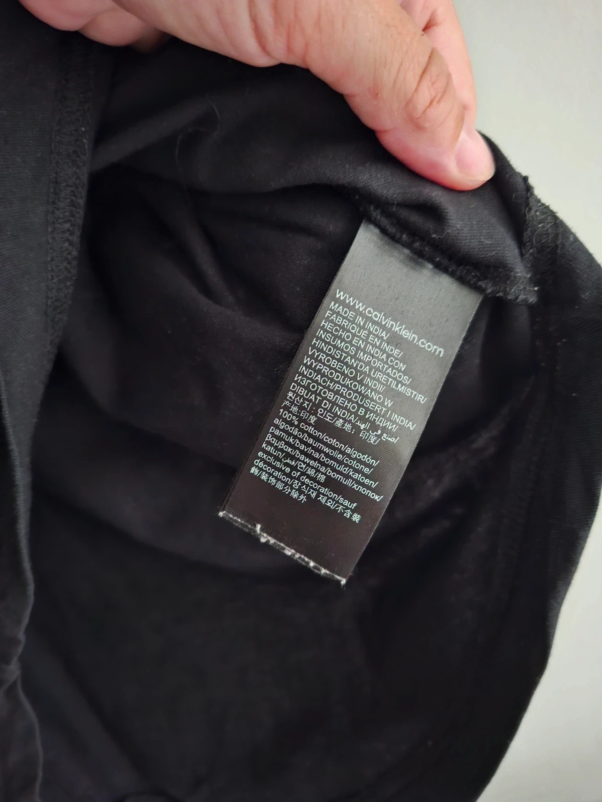 Camiseta Negra Calvin Klein Jeans con Parche Logo 🖤 (Talla S) – Calvin Klein Jeans – taille S 4
