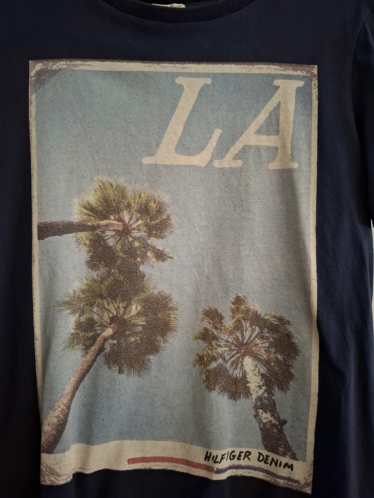 Camiseta Tommy Hilfiger Azul Marino LA Palms Talla 164 – Tommy Hilfiger – taille 14 ans / 164 cm 2