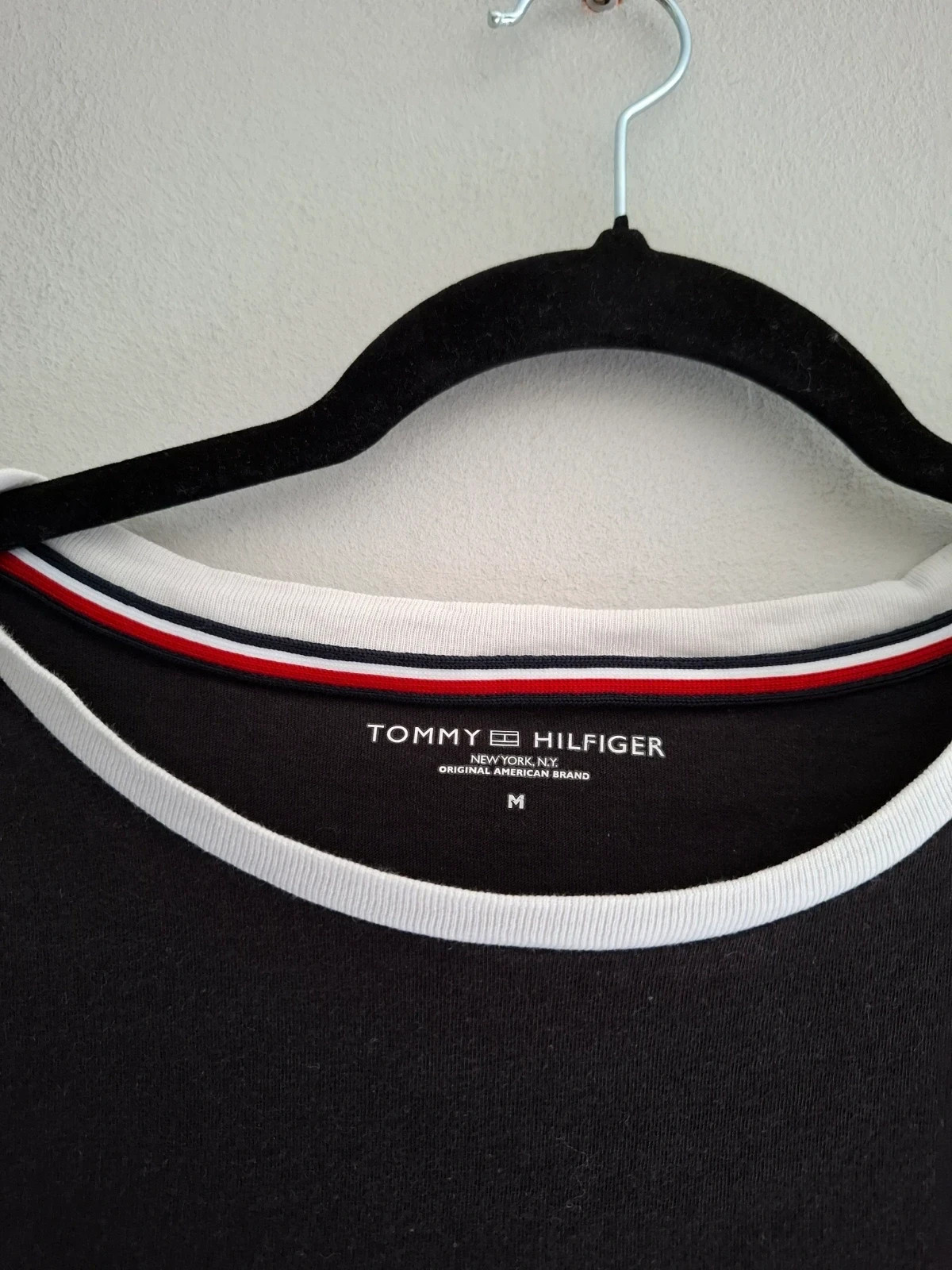 Camiseta Tommy Hilfiger Negra Block Logo - Talla M – Tommy Hilfiger – taille M 3