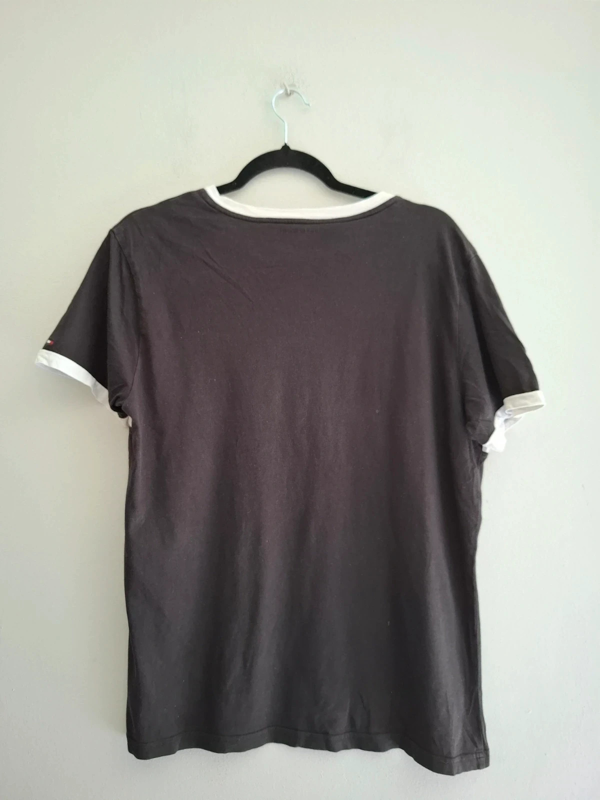 Camiseta Tommy Hilfiger Negra Block Logo - Talla M – Tommy Hilfiger – taille M 4