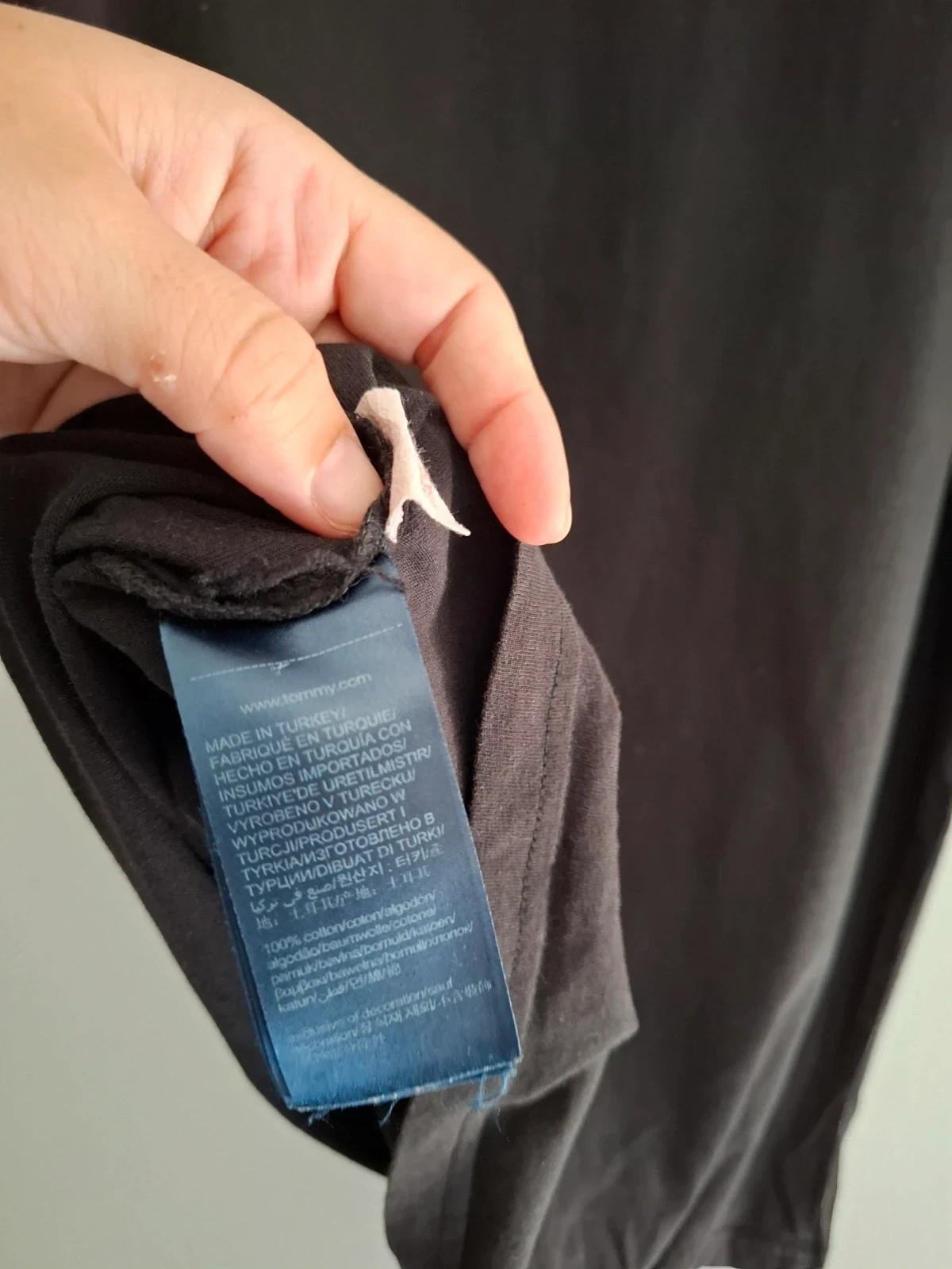 Camiseta Tommy Hilfiger Negra Block Logo - Talla M – Tommy Hilfiger – taille M 5
