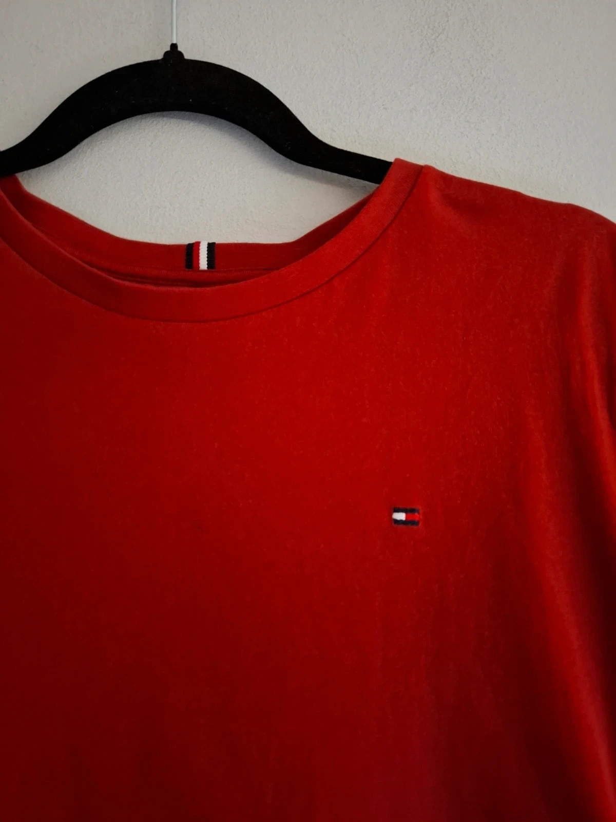 Camiseta Tommy Hilfiger Roja Básica Logo Bordado (Talla 176) – Tommy Hilfiger – taille 16 ans / 176 cm 2