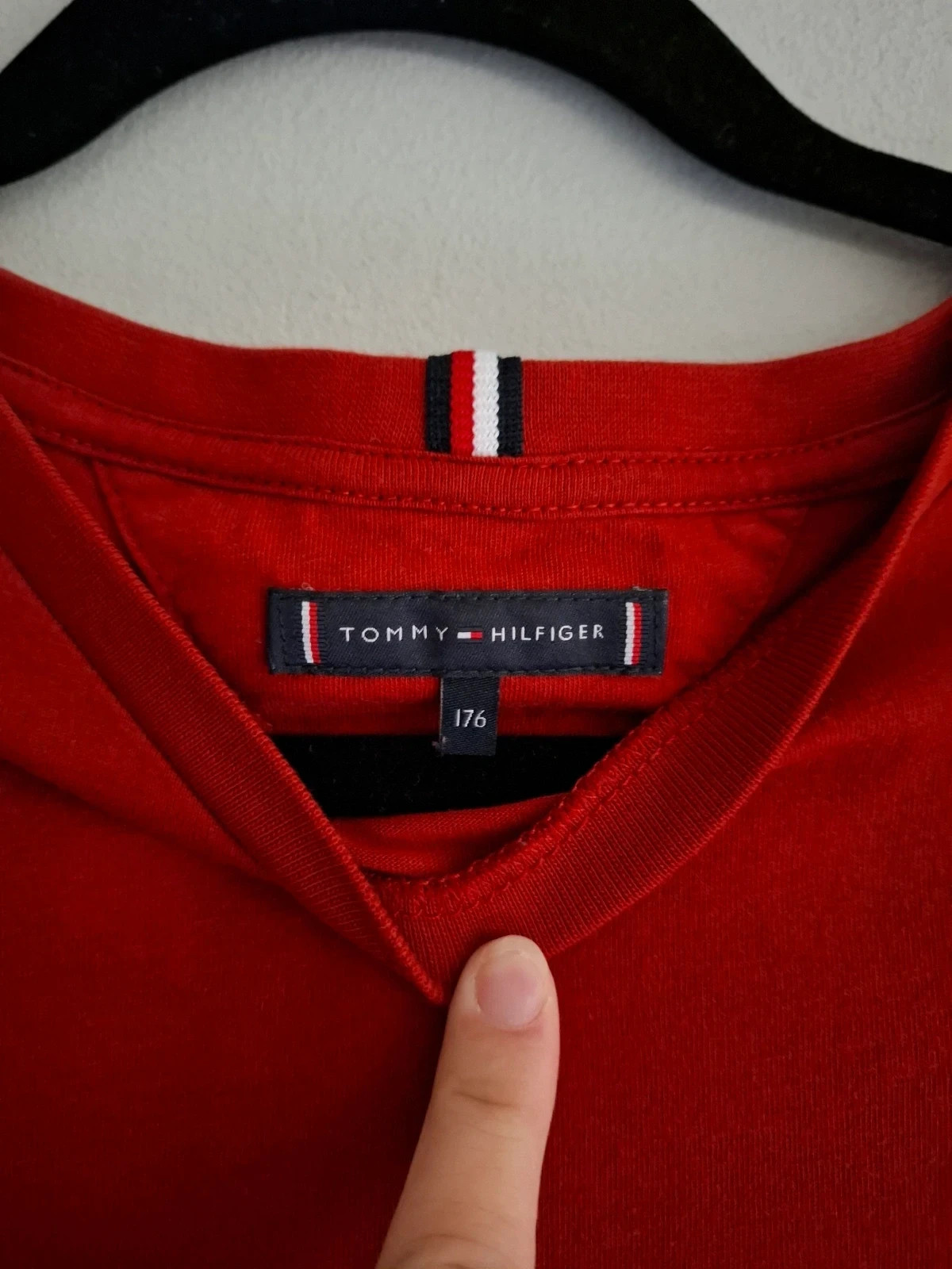 Camiseta Tommy Hilfiger Roja Básica Logo Bordado (Talla 176) – Tommy Hilfiger – taille 16 ans / 176 cm 3