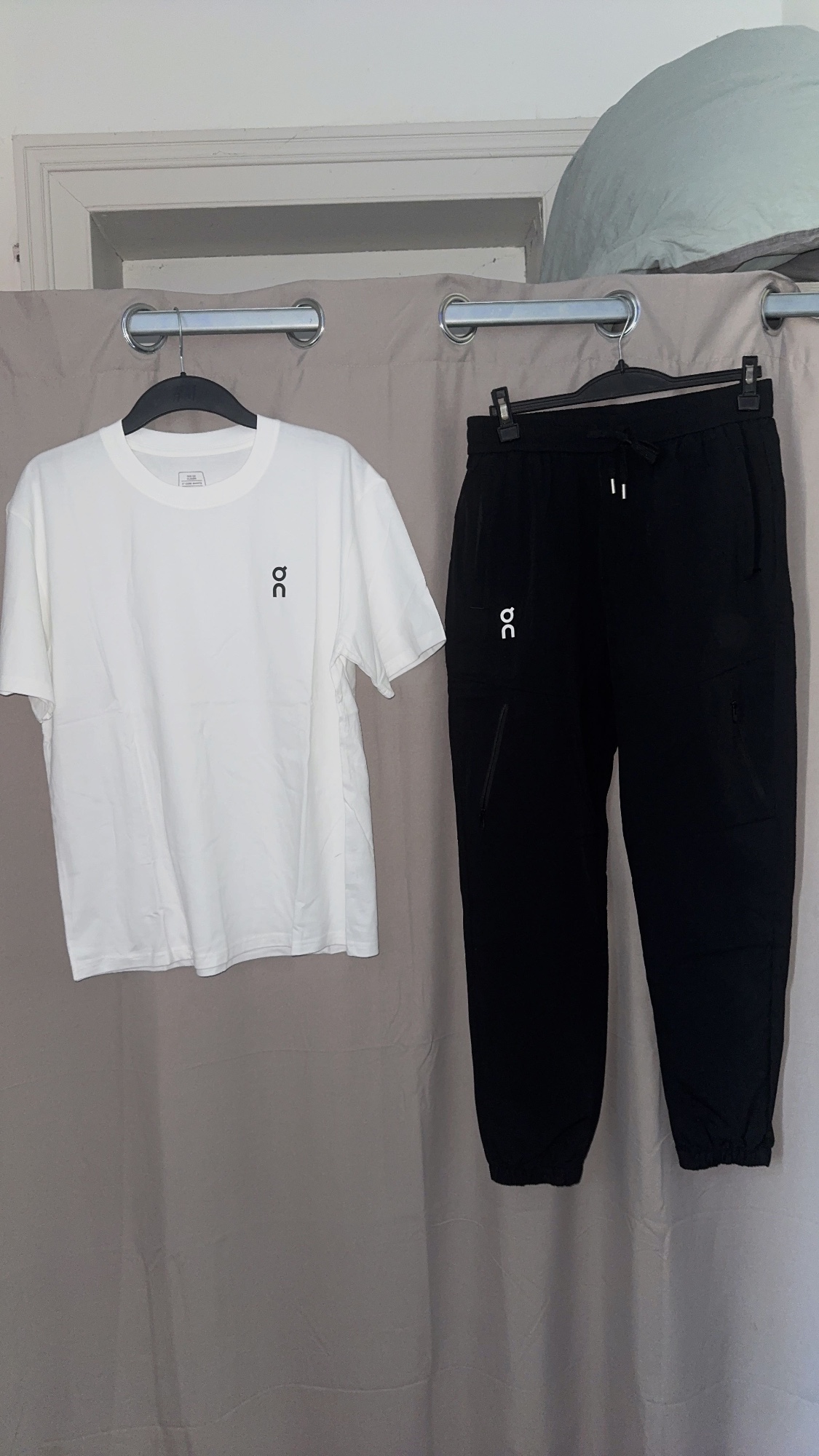 Veste ON/ ensemble On/ tee shirt ON