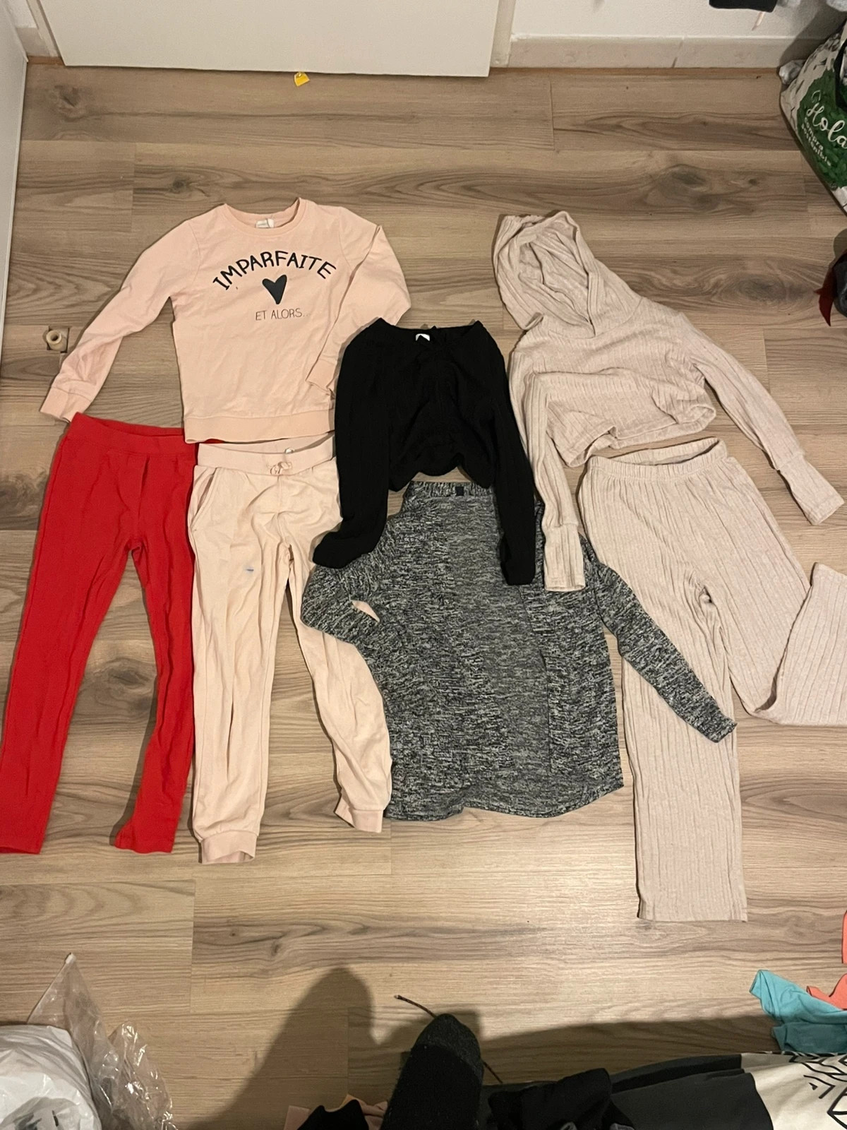 Lot vêtements fille 10 ans / adolescente, 7 pièces, Manches longues – Hiver printemps & mi-saison