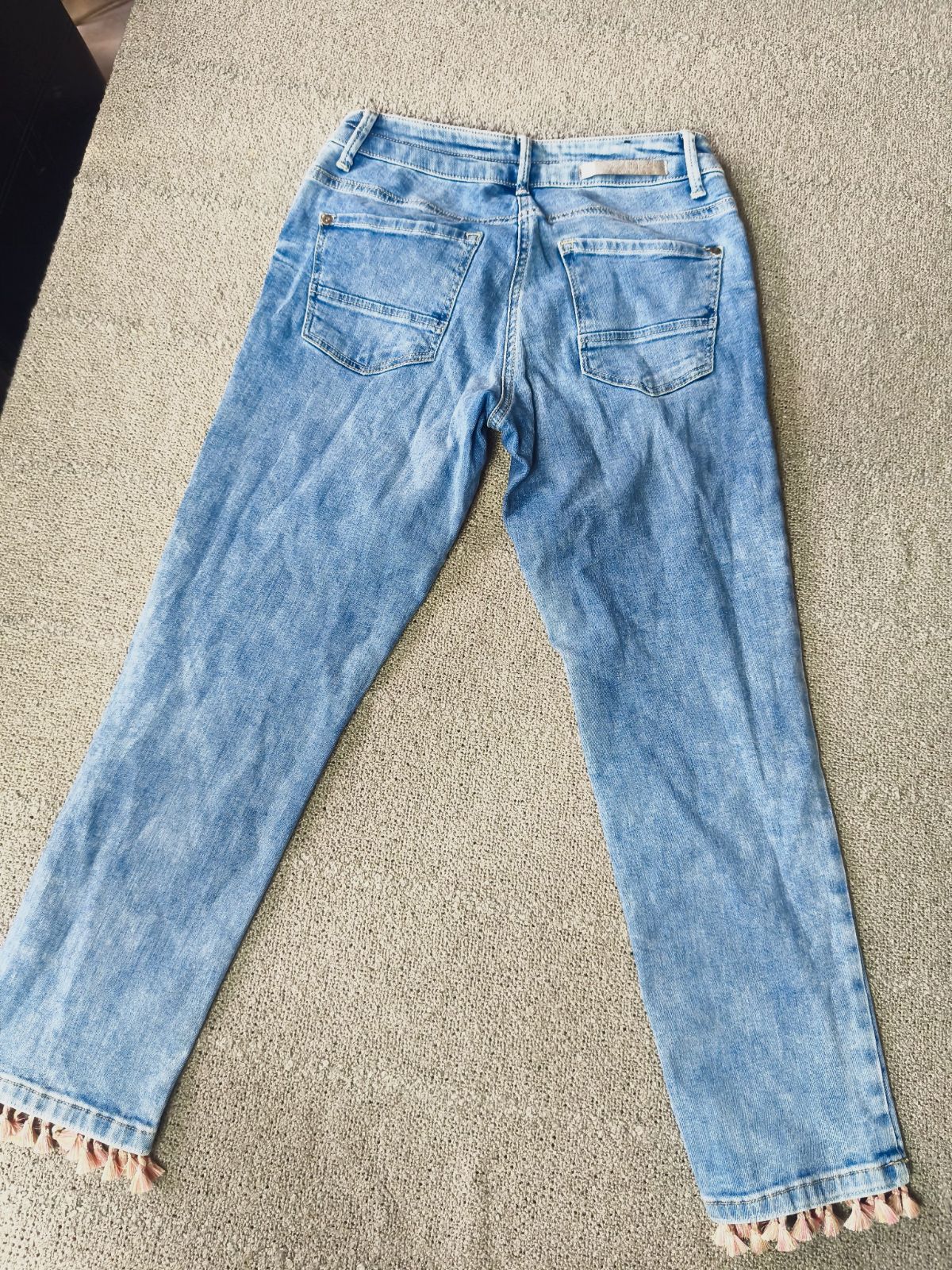 Jean bleu clair avec détails franges au bas – Betty Barclay – taille M 6