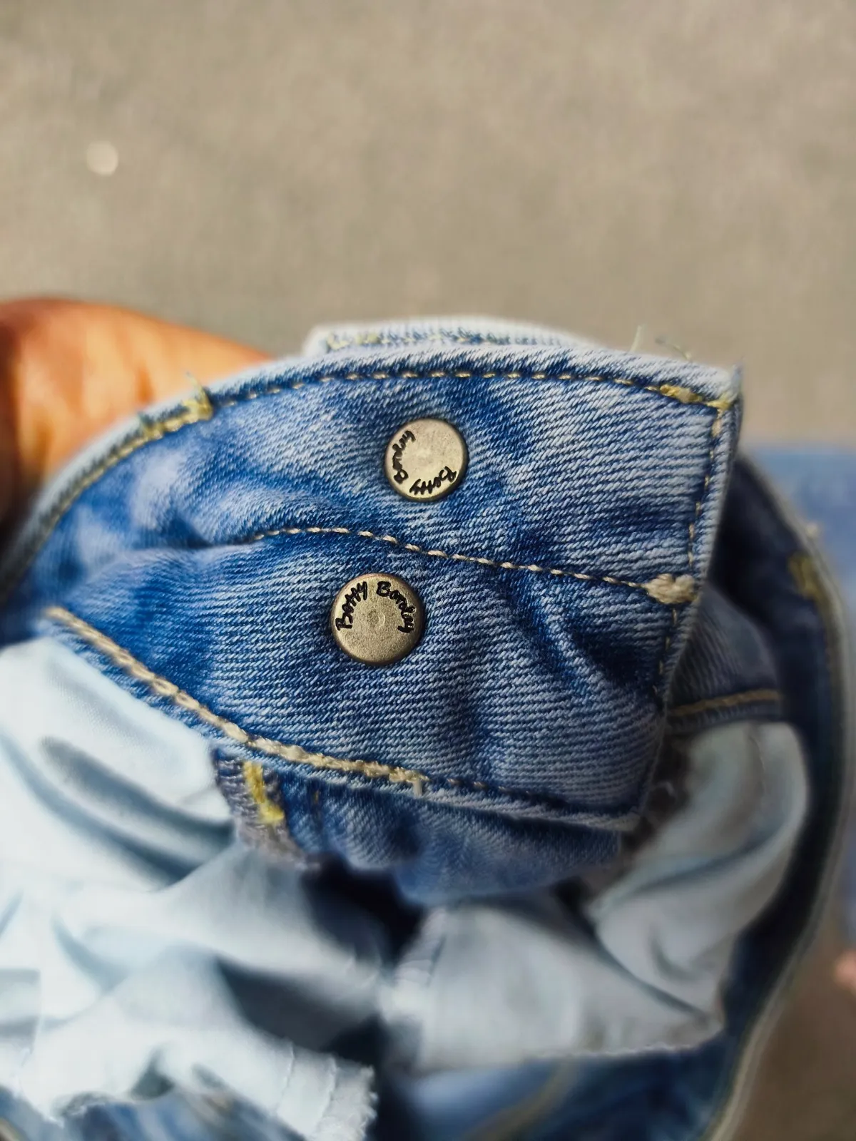 Jean bleu clair avec détails franges au bas – Betty Barclay – taille M 7