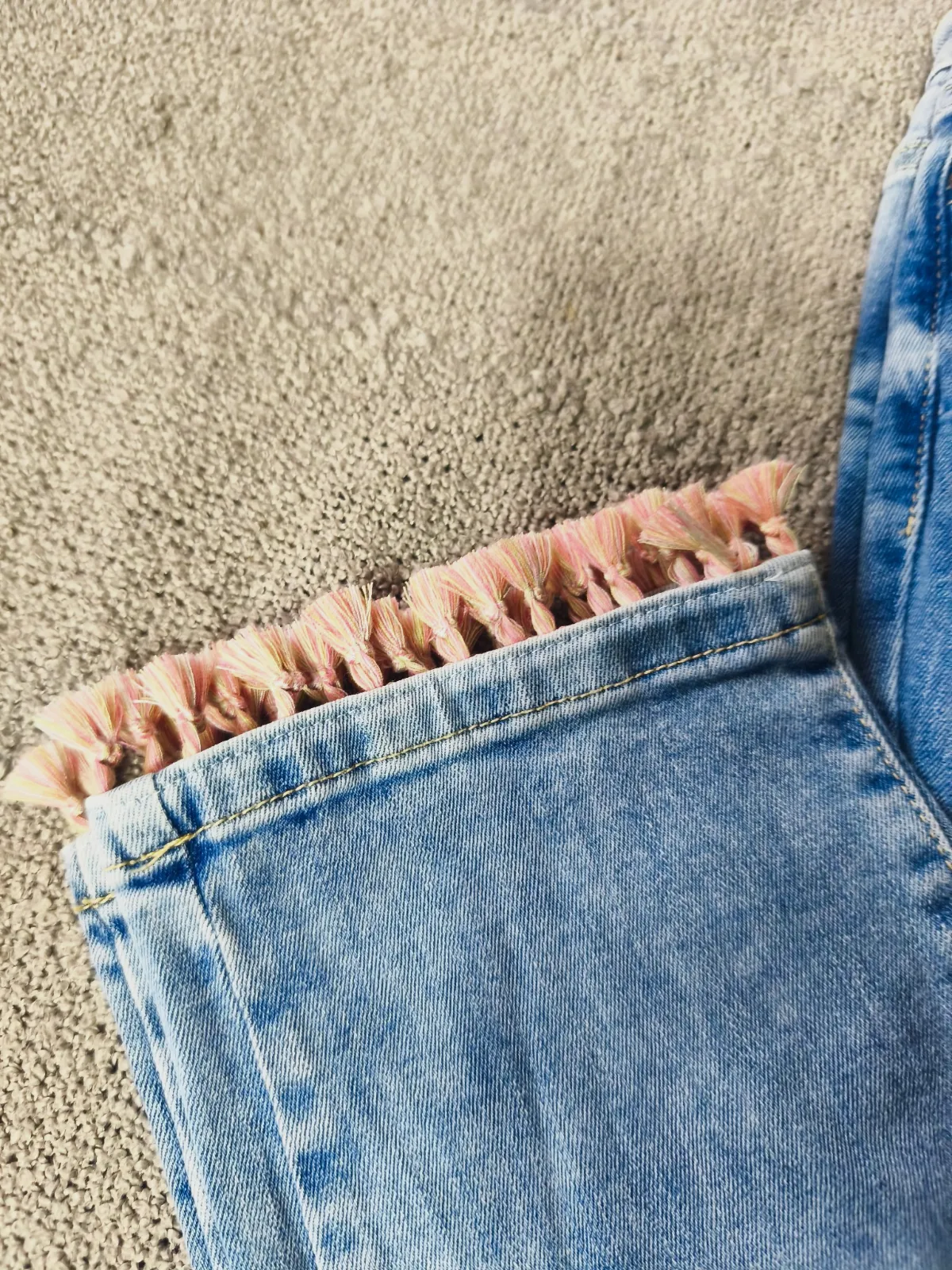 Jean bleu clair avec détails franges au bas – Betty Barclay – taille M 4