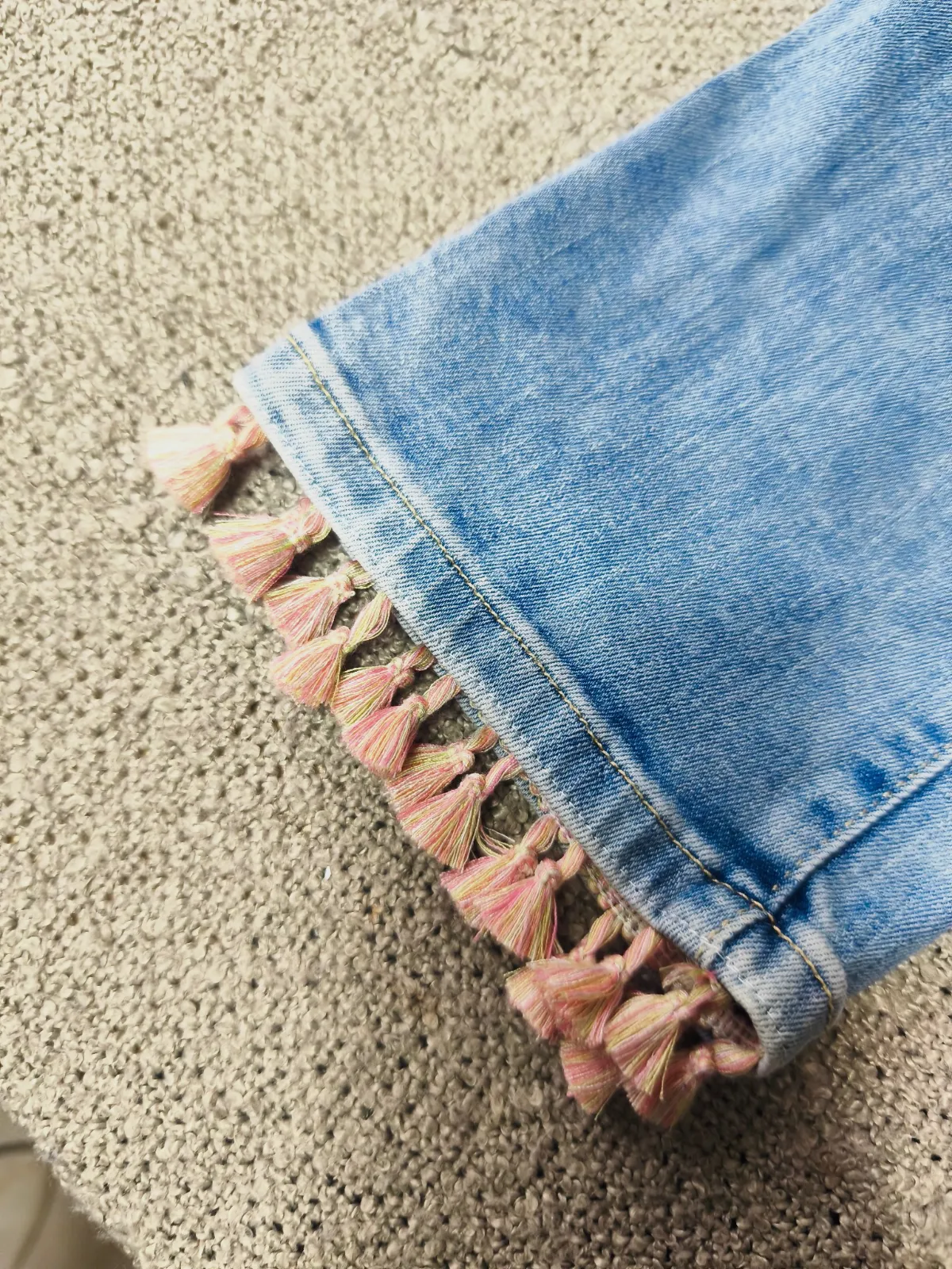 Jean bleu clair avec détails franges au bas – Betty Barclay – taille M 3