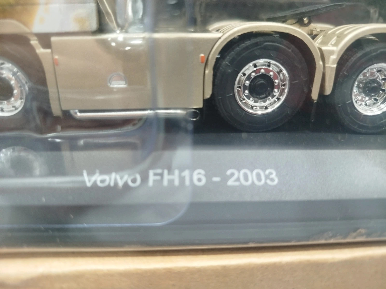 Camión Volvo FH16 - 2003. Escala 1/43 – Hachette – taille Taille unique 2