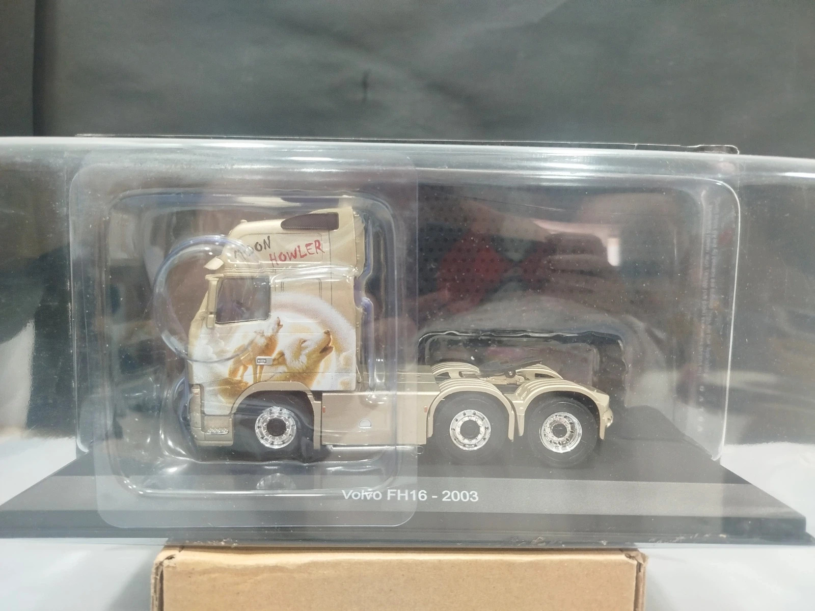 Camión Volvo FH16 - 2003. Escala 1/43