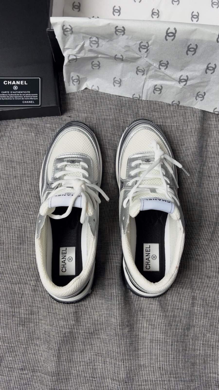 Paire de Chanel runner – chanel – taille EU 43 5