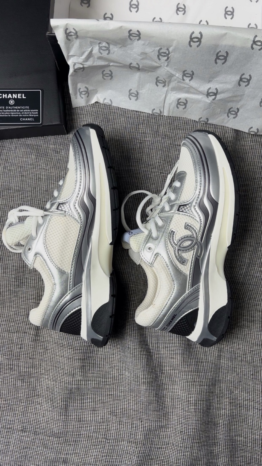 Paire de Chanel runner – chanel – taille EU 43 4