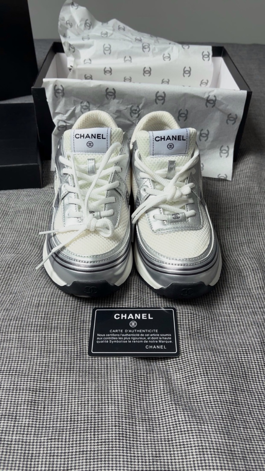 Paire de Chanel runner – chanel – taille EU 43 8