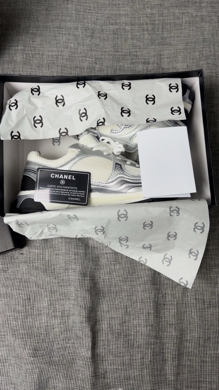 Paire de Chanel runner – chanel – taille EU 43 9