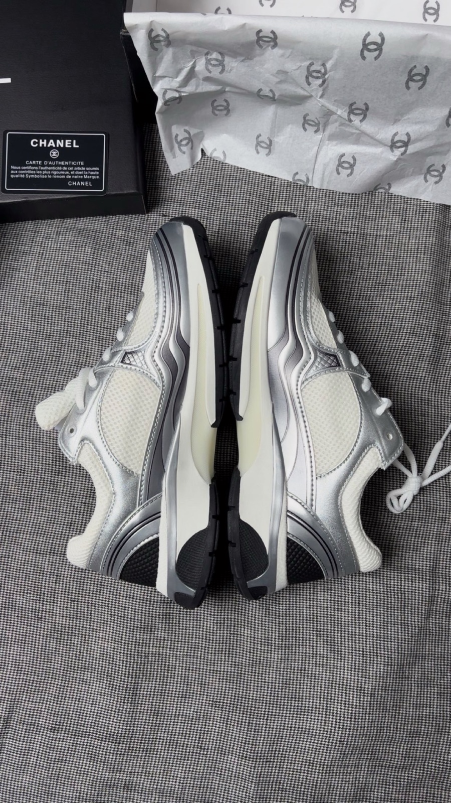 Paire de Chanel runner – chanel – taille EU 43 2