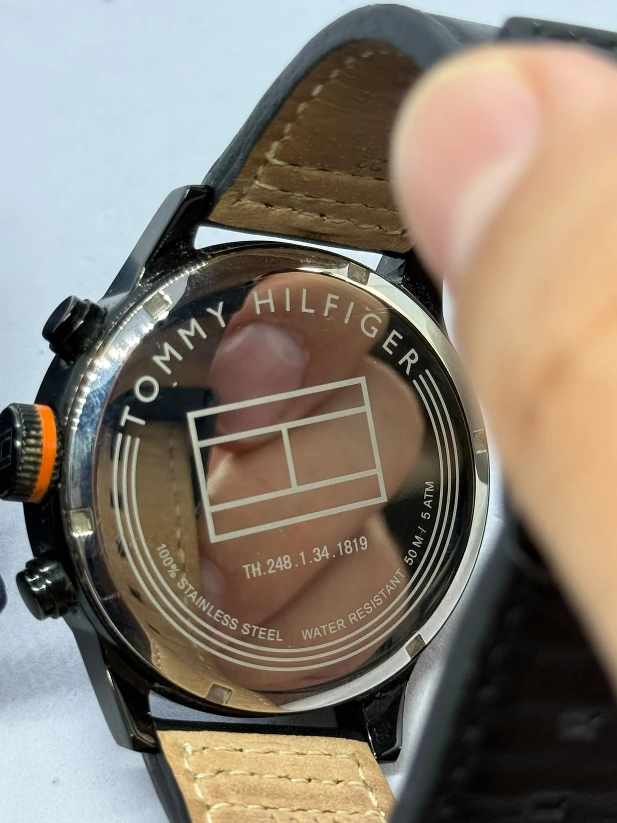 Montre Tommy Hilfiger Chronographe Homme Noire & Orange _Très bon état – Tommy Hilfiger – taille 43–46 mm 3