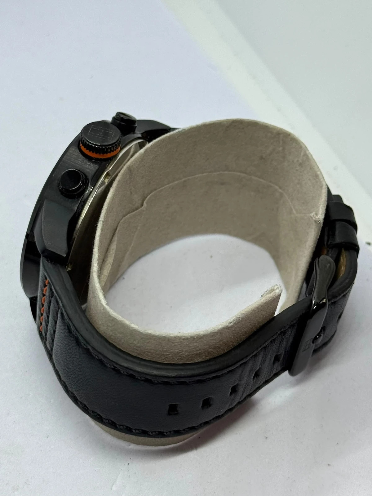 Montre Tommy Hilfiger Chronographe Homme Noire & Orange _Très bon état – Tommy Hilfiger – taille 43–46 mm 4