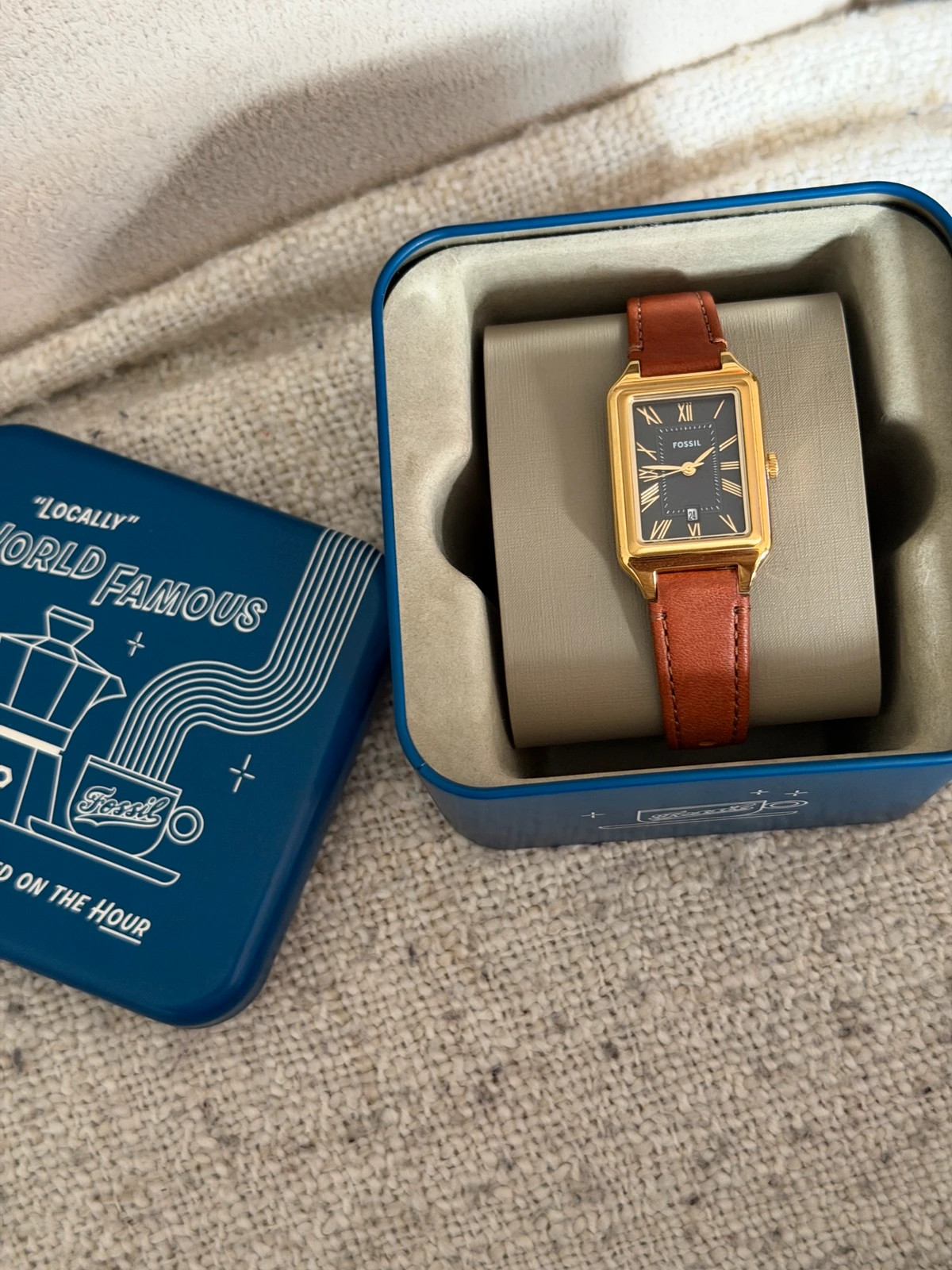 Montre Fossil Rectangulaire Dorée - Cadran Noir & Bracelet Cuir Marron (Très Bon État) – Fossil – taille 30–38 mm 2