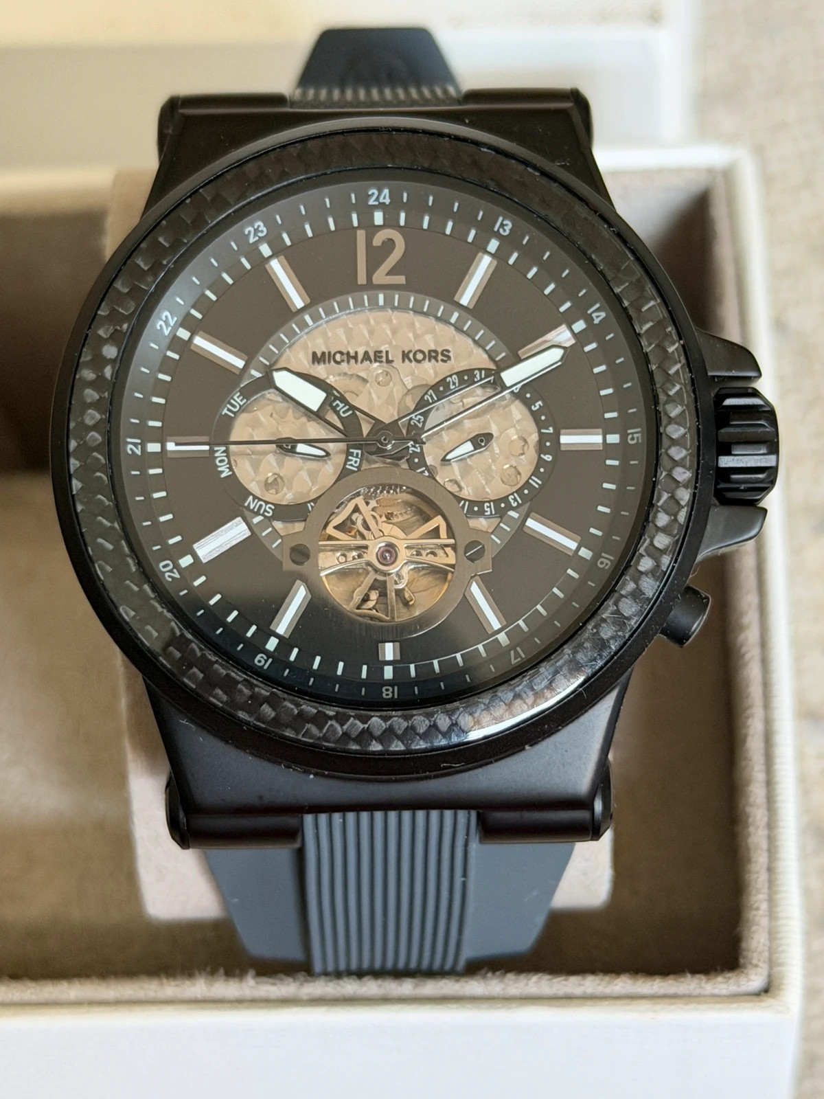 Montre Automatique Michael Kors (MK-9026) Édition Carbone & Silicone Éxcellent État – Michael Kors – taille 47 mm et plus 4