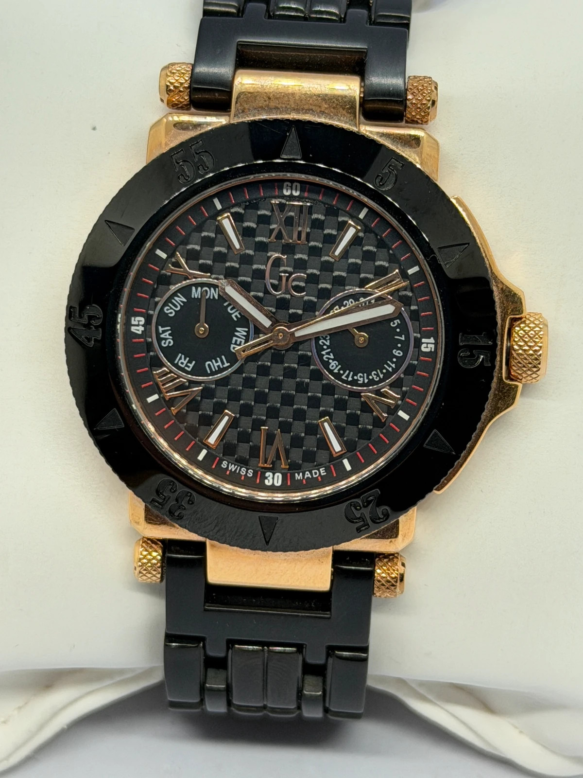 Élégante Montre Gc (Guess Collection) Bicolore Noir & Or Rose Très Bon État ! – GUESS – taille 30–38 mm 2
