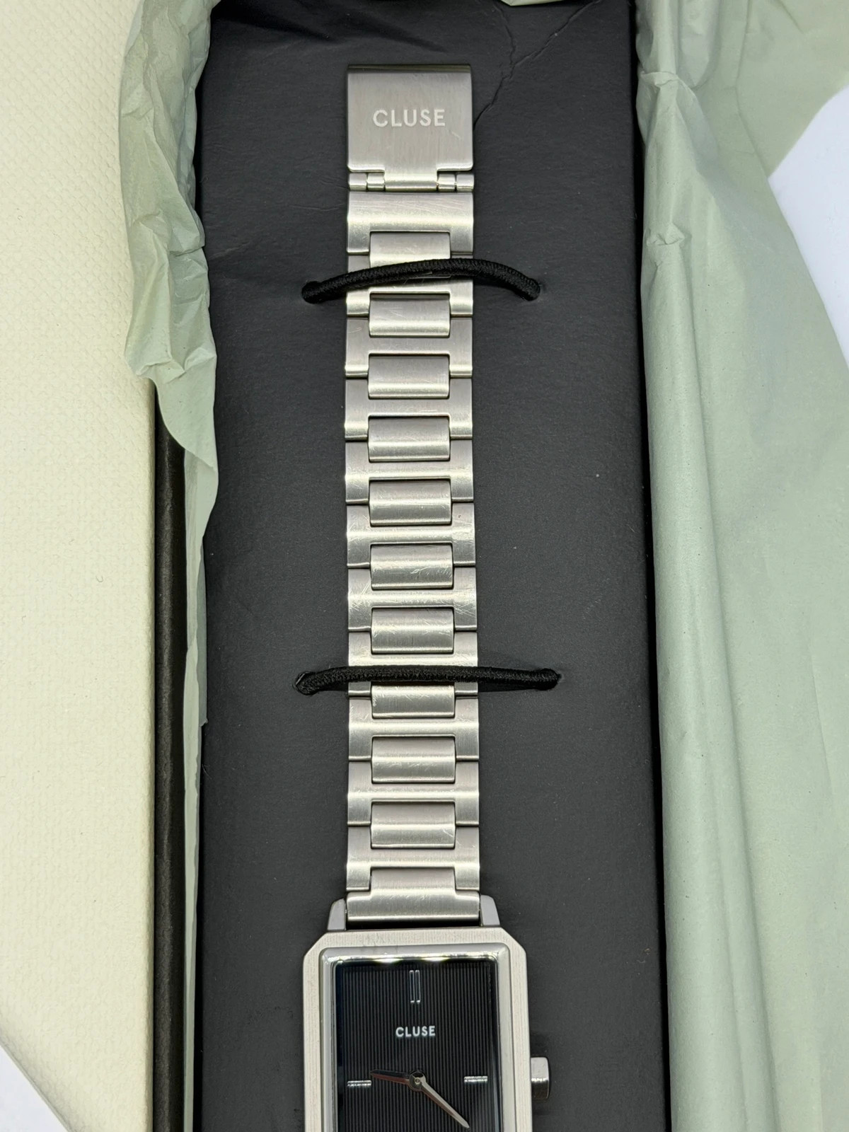 Montre Cluse Gracieuse rectangulaire – Argent & Cadran Noir – Cluse – taille 30–38 mm 4
