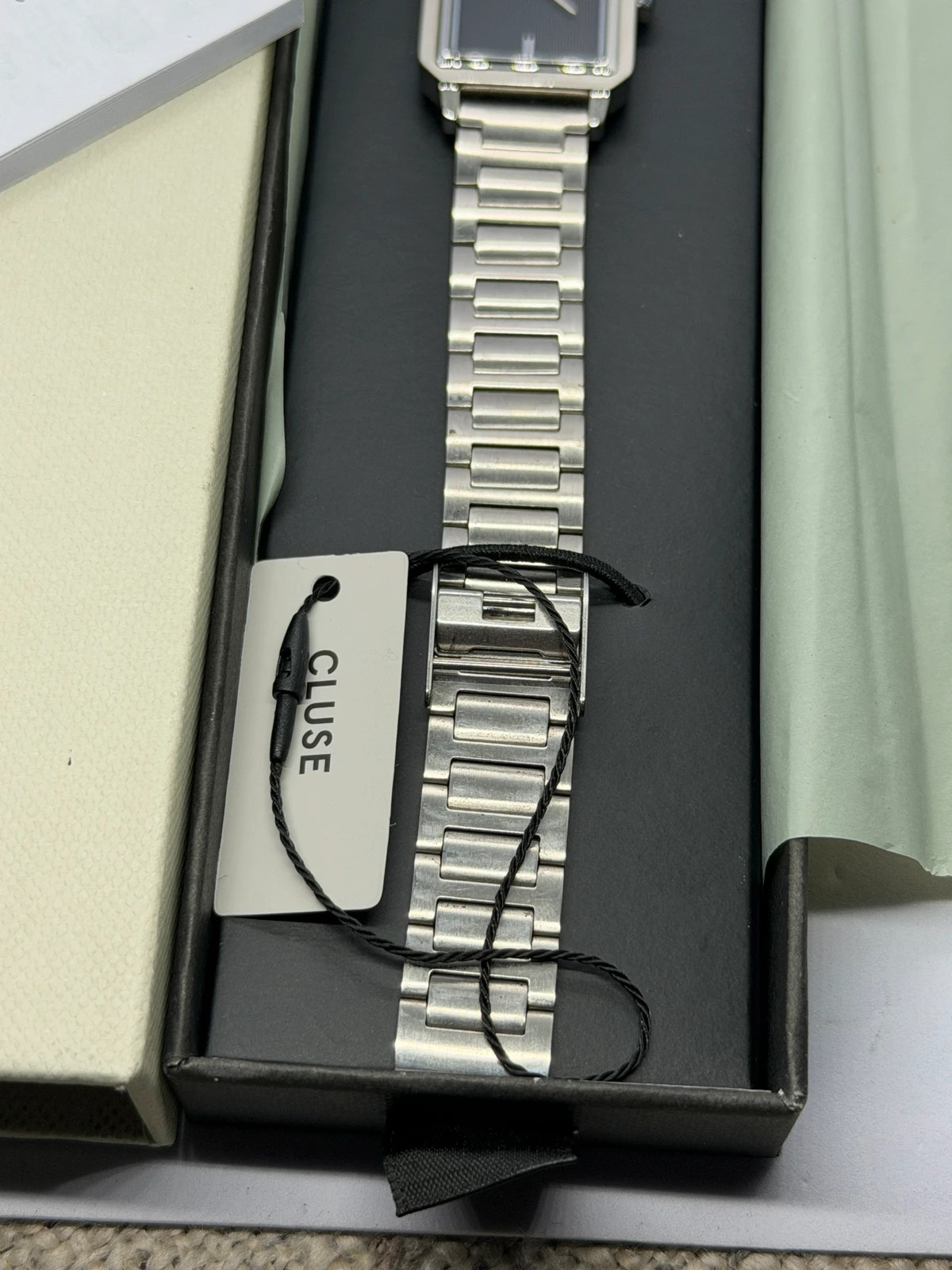 Montre Cluse Gracieuse rectangulaire – Argent & Cadran Noir – Cluse – taille 30–38 mm 5