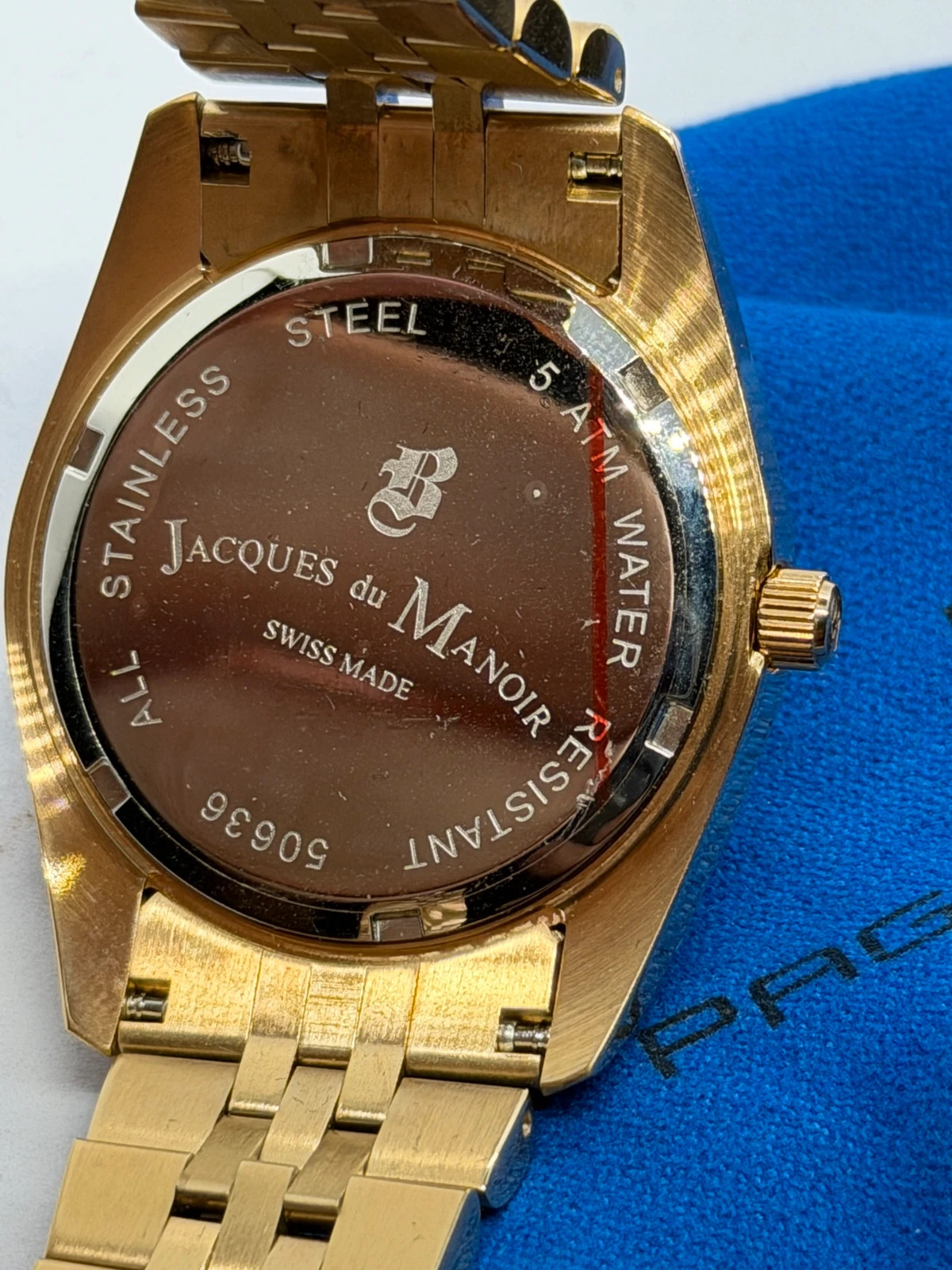 Montre Jacques du Manoir Swiss Made Dorée Cadran Noir & Strass – Jacques du Manoir – taille 30–38 mm 5