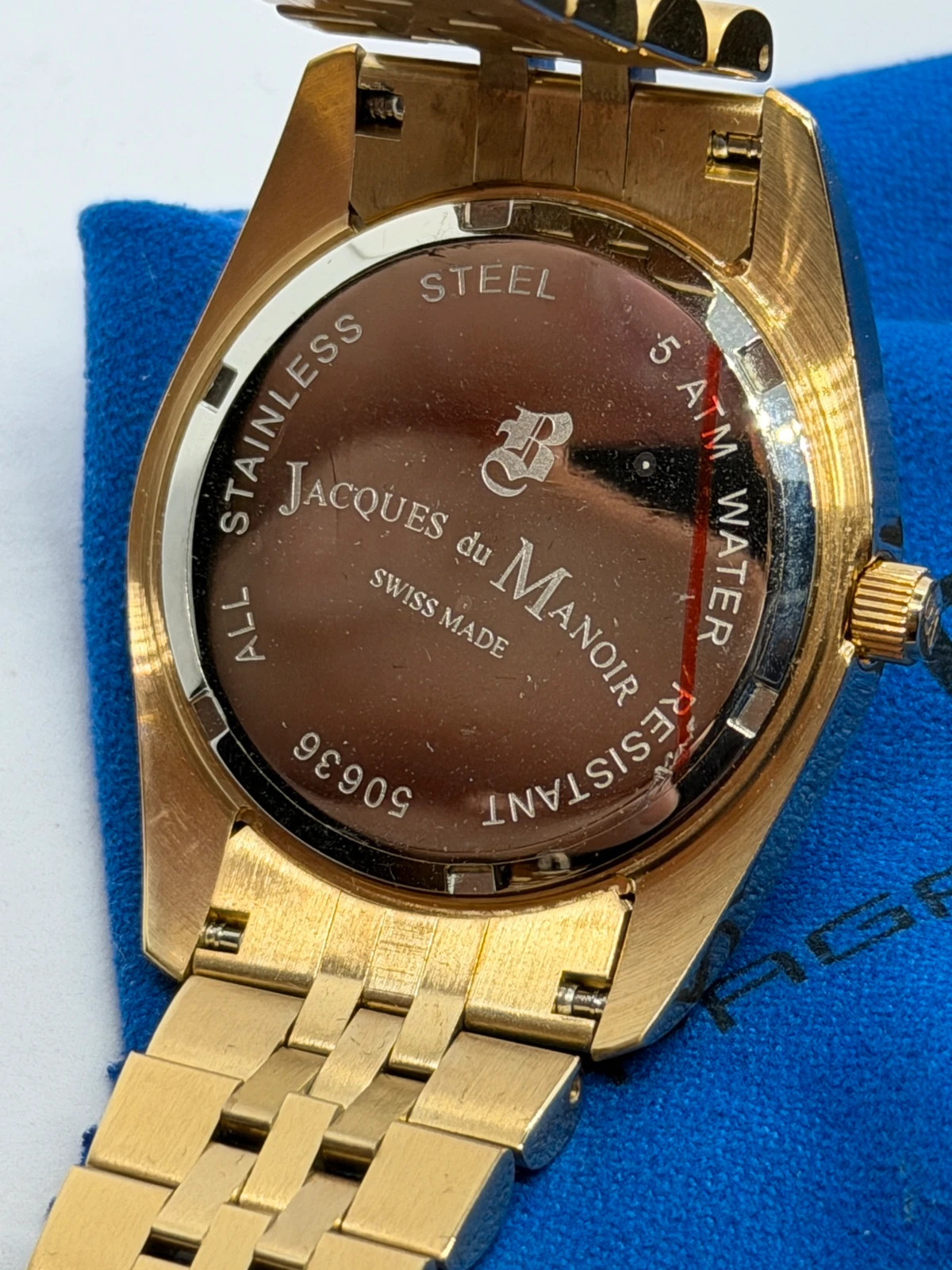 Montre Jacques du Manoir Swiss Made Dorée Cadran Noir & Strass – Jacques du Manoir – taille 30–38 mm 4