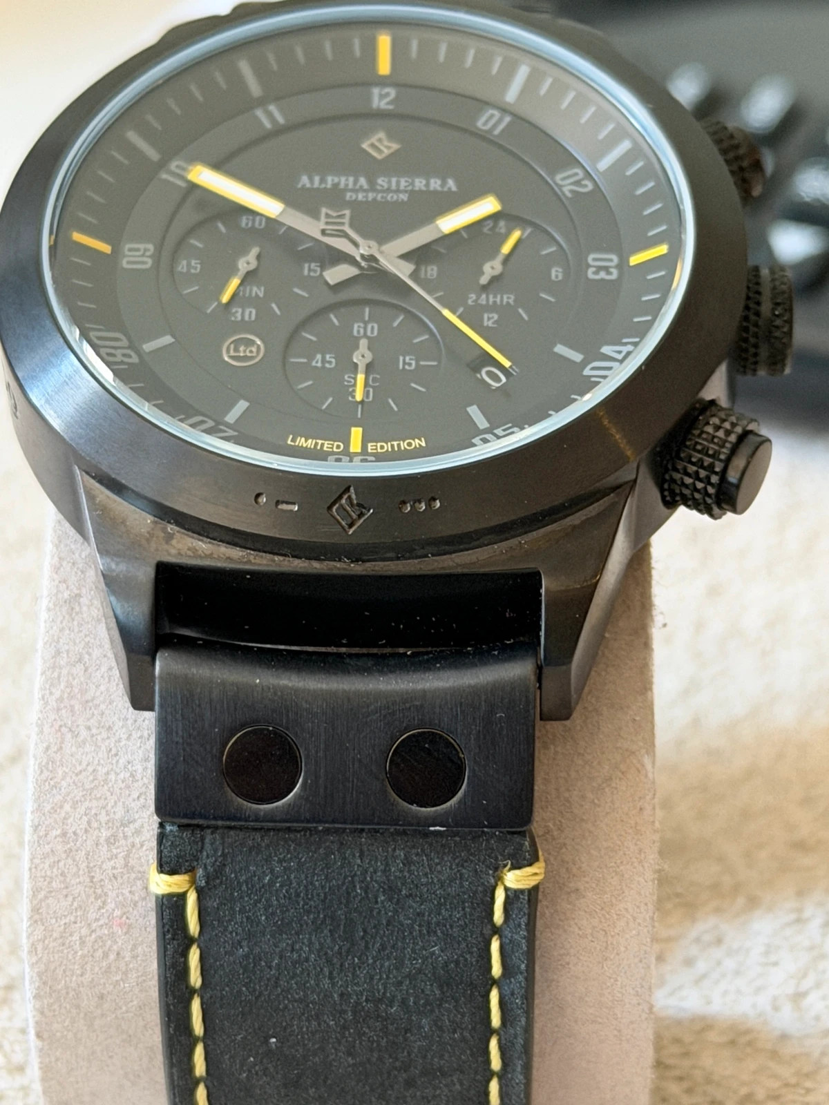 Montre Alpha Sierra Defcon Édition Limitée Noir & Jaune – Alpha Sierra – taille 43–46 mm 4