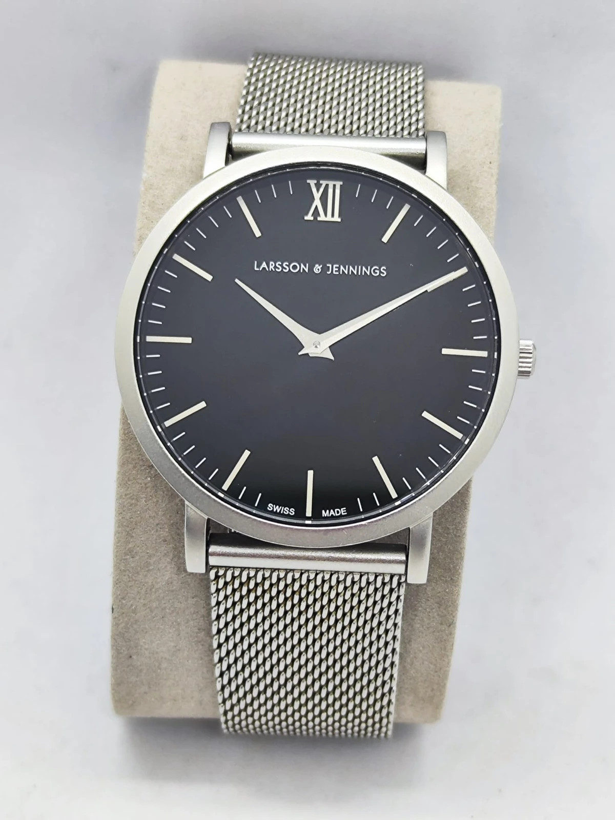Montre Larsson & Jennings – Cadran Noir & Bracelet Milanais Argenté – Excellent état (Swiss Made) – Larsson & Jennings – taille 39–42 mm 2