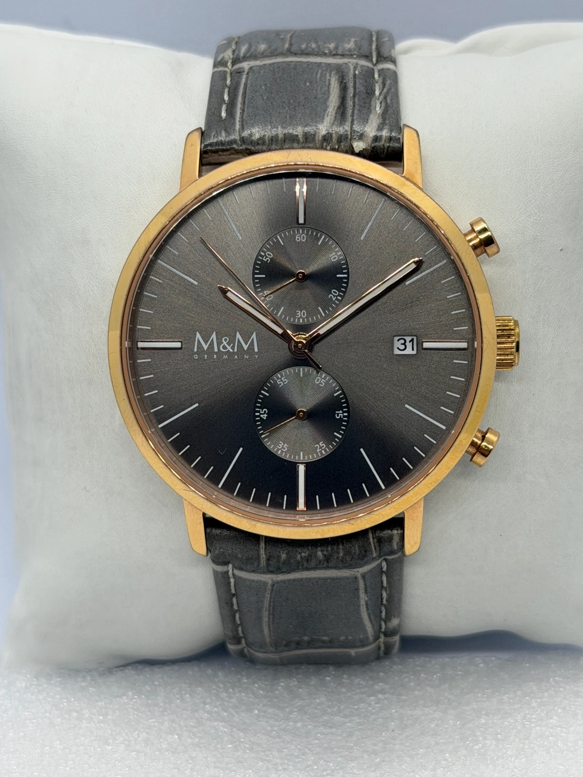 Montre Chronographe M&M Germany - Dorée & Cuir Gris – M&M Germany – taille 43–46 mm 2
