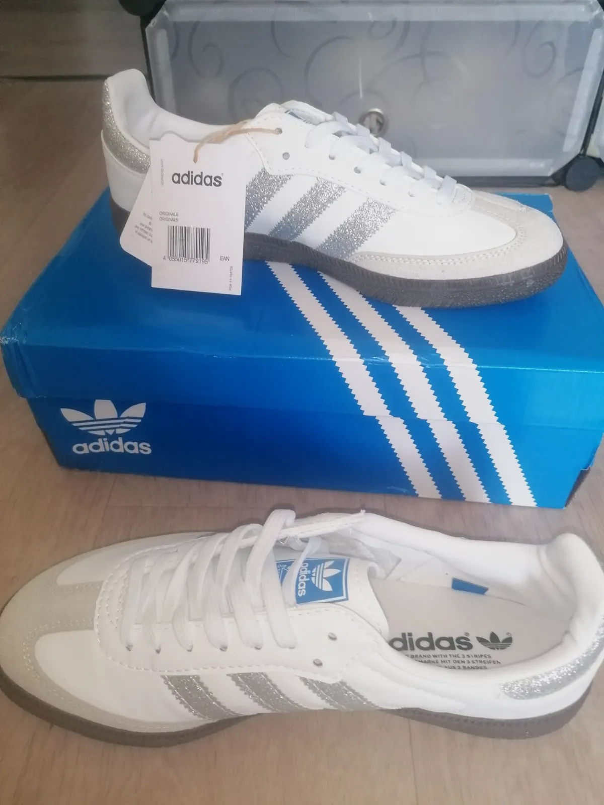 Baskets Adidas Samba blanches avec bandes argentées – Adidas – taille EU 39 2
