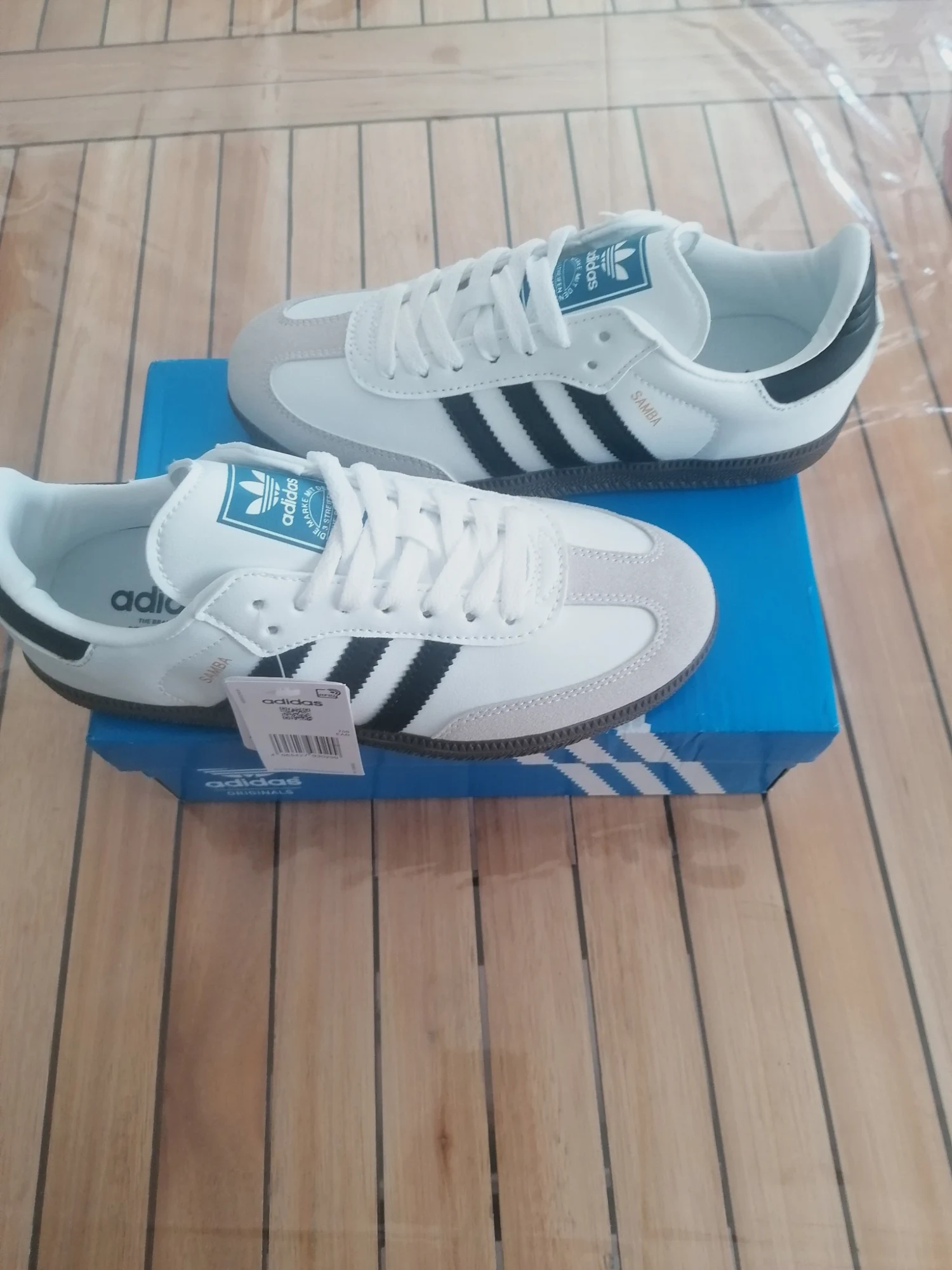 Baskets Adidas Samba blanches et noires