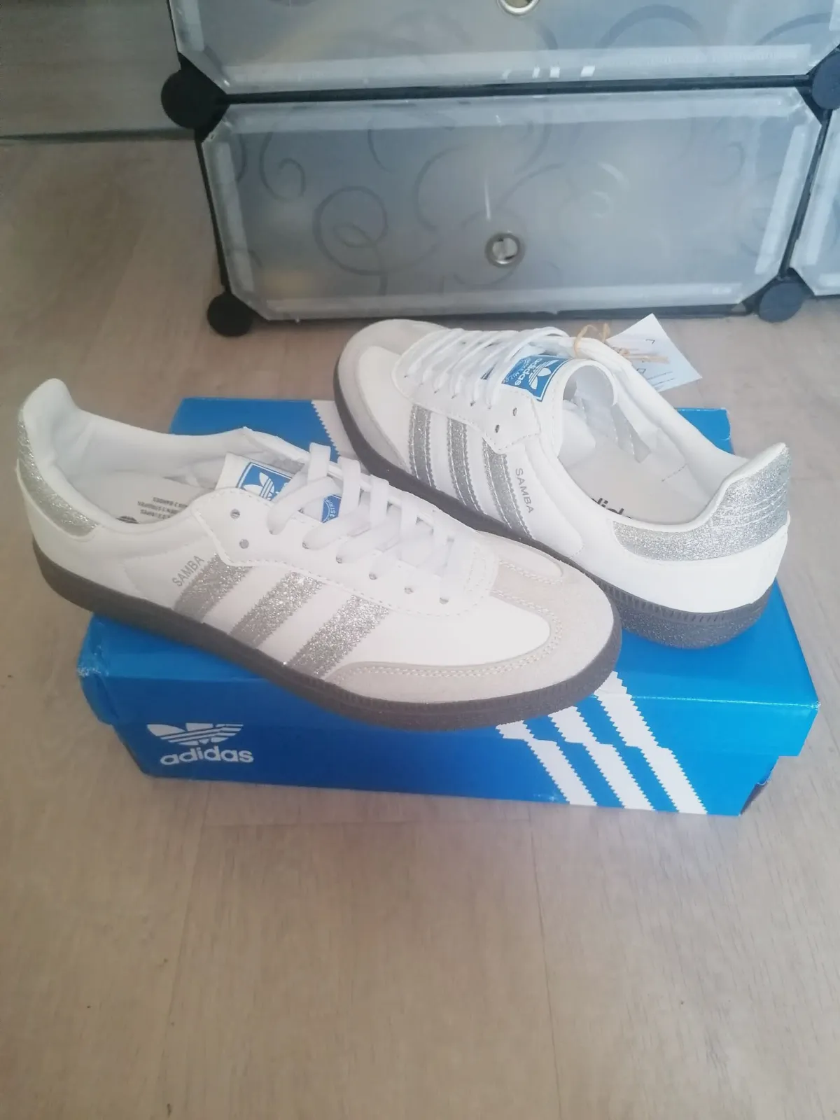 Baskets Adidas Samba blanches avec bandes argentées – Adidas – taille EU 39 4