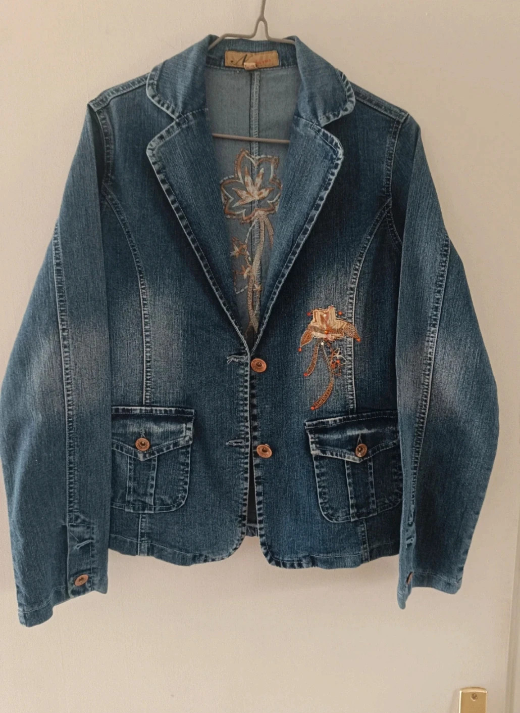 Veste en jean vintage broderies fleurs style rétro