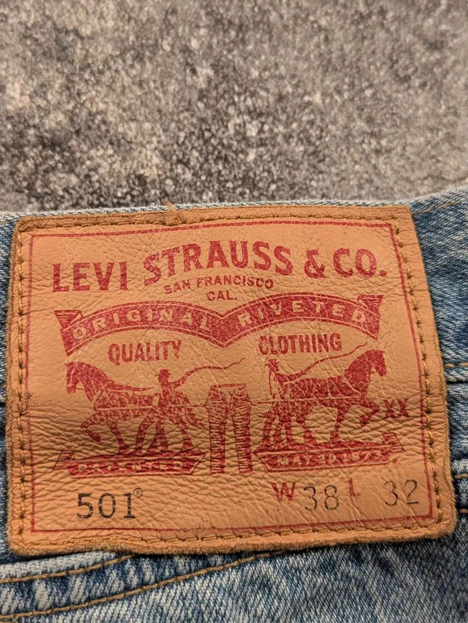 Jean Levi’s 501 W38 L32 straight fit denim vintage bleu clair coupe droite workwear streetwear rétro – Levi Strauss & Co. – taille W38 | FR 48 4