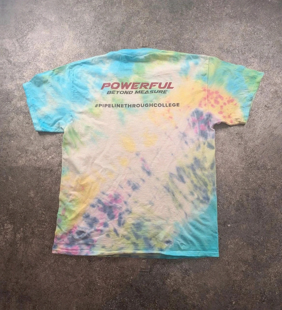 T-shirt Pipeline Through College tie dye pastel multicolore oversized surf skate festival Y2K L – Vintage Dressing – taille L 3